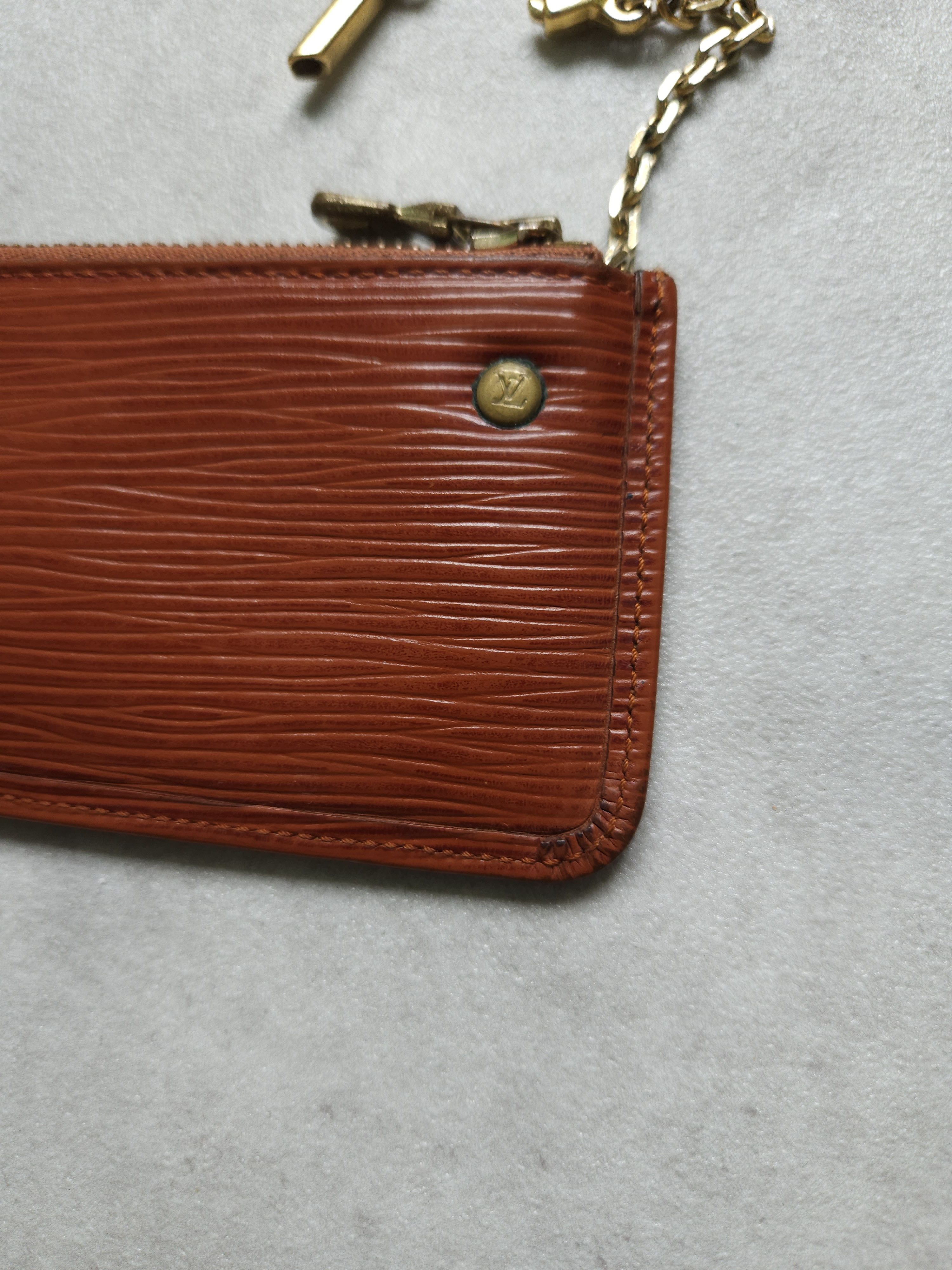 Louis Vuitton Vintage Louis Vuitton epi leather pochette cle Size ONE SIZE - 6 Thumbnail