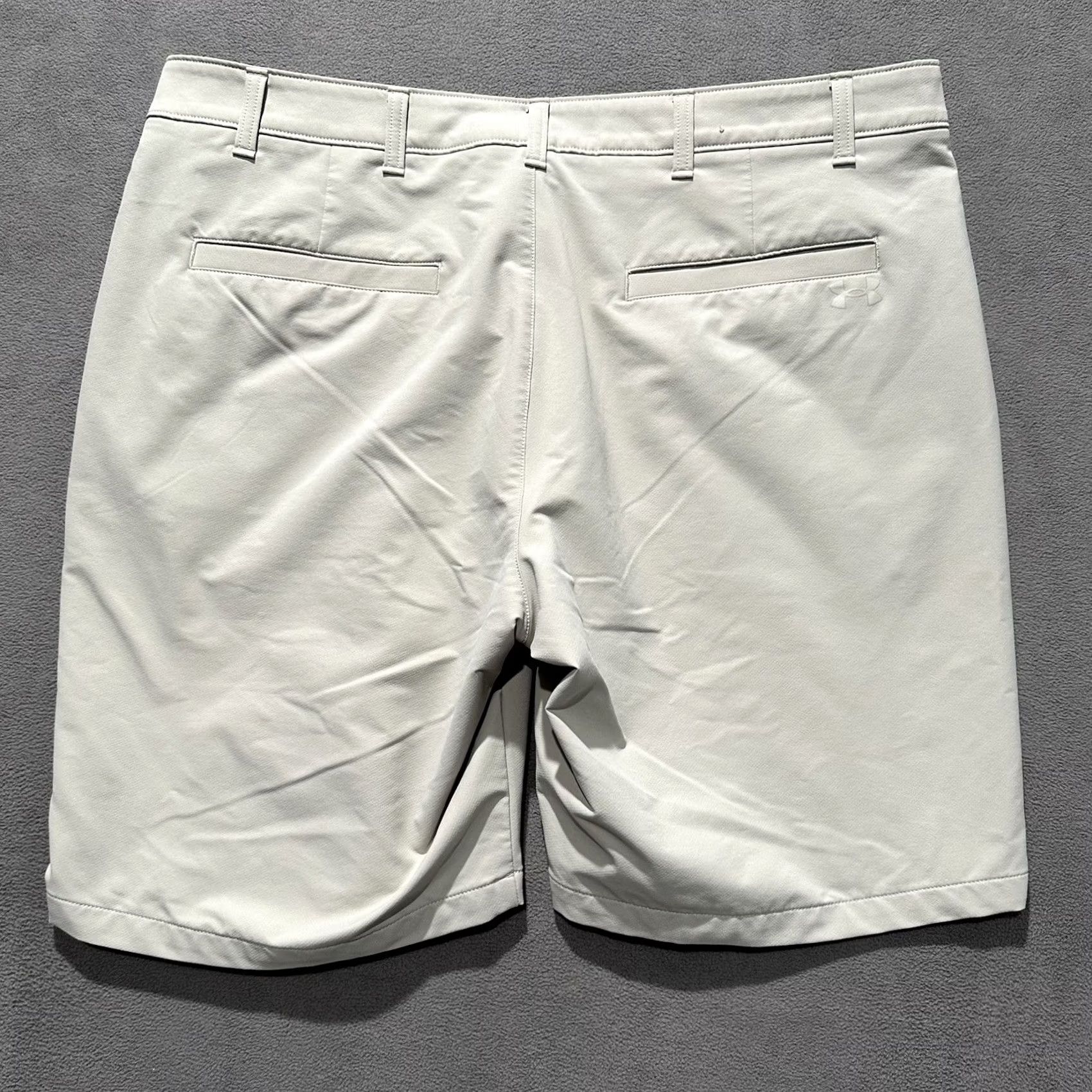 Under Armour Under Armour Shorts Mens 40 Beige Golf Stretch Athletic Performance Outdoor Gray Size US 40 / EU 56 - 2 Thumbnail