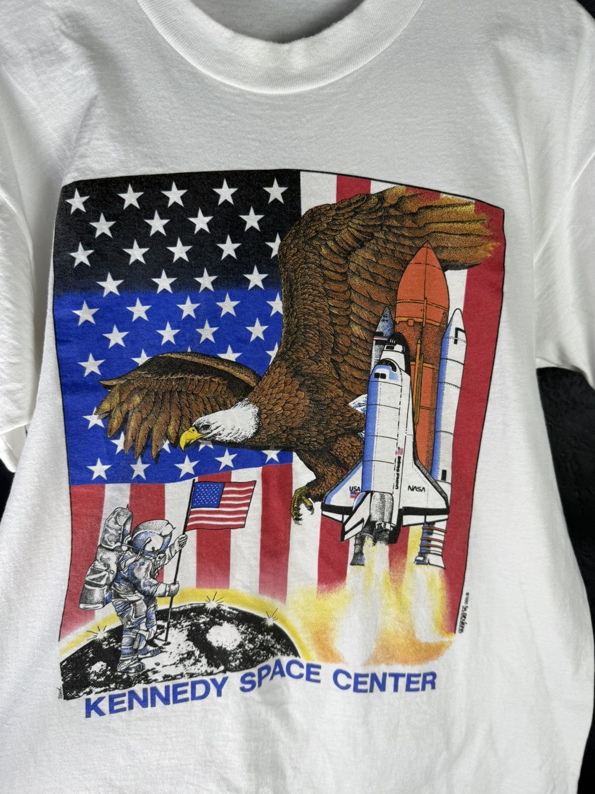 Vintage Vintage 1990 NASA Kennedy Space Center T-shirt Size US XL / EU 56 / 4 - 3 Thumbnail