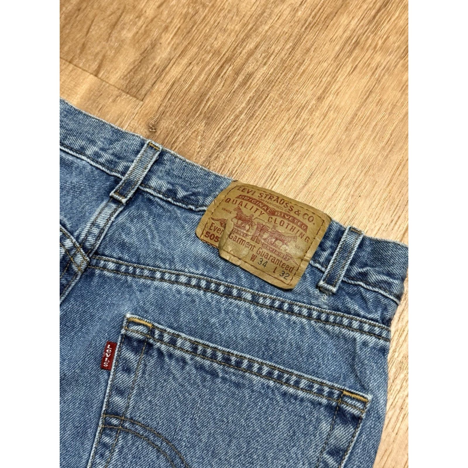 Levi's VINTAGE Levi’s 505 Jeans Men 30x31 34x32 Blue Light Wash Straight Regular VTG 5-Pocket Denim USA 90s Grunge Hip Hop USA Mens Size US 30 / EU 46 - 4 Thumbnail