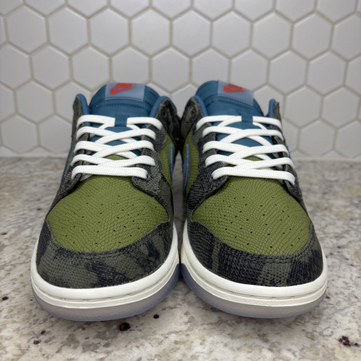 Nike Size 10-Nike Dunk Low Siempre Familia Gently Worn With Box Size US 10 / EU 43 - 4 Thumbnail