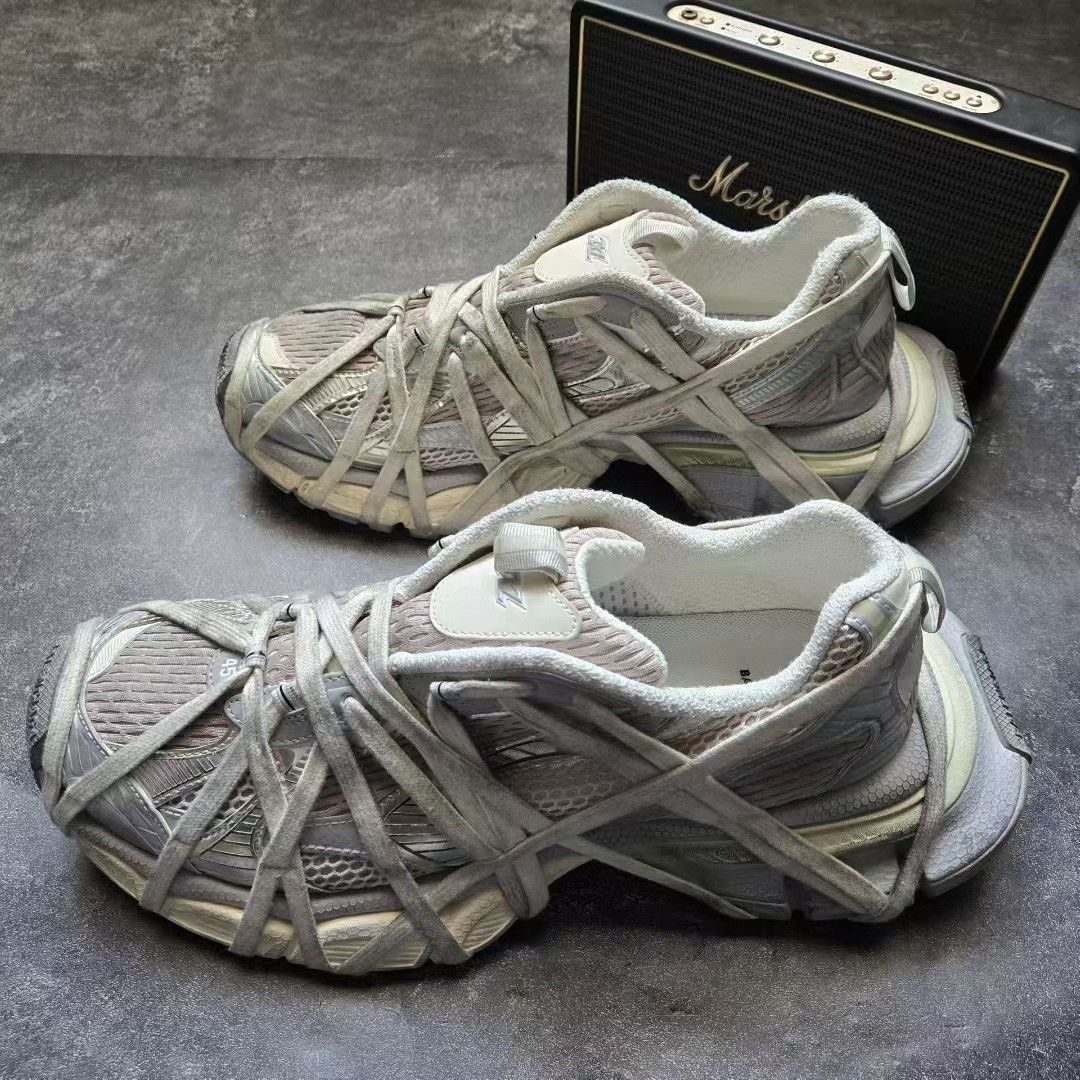 Balenciaga Balenciaga Beige Lowtop Sneakers XXXL Men Size US 10 / EU 43 - 1 Thumbnail