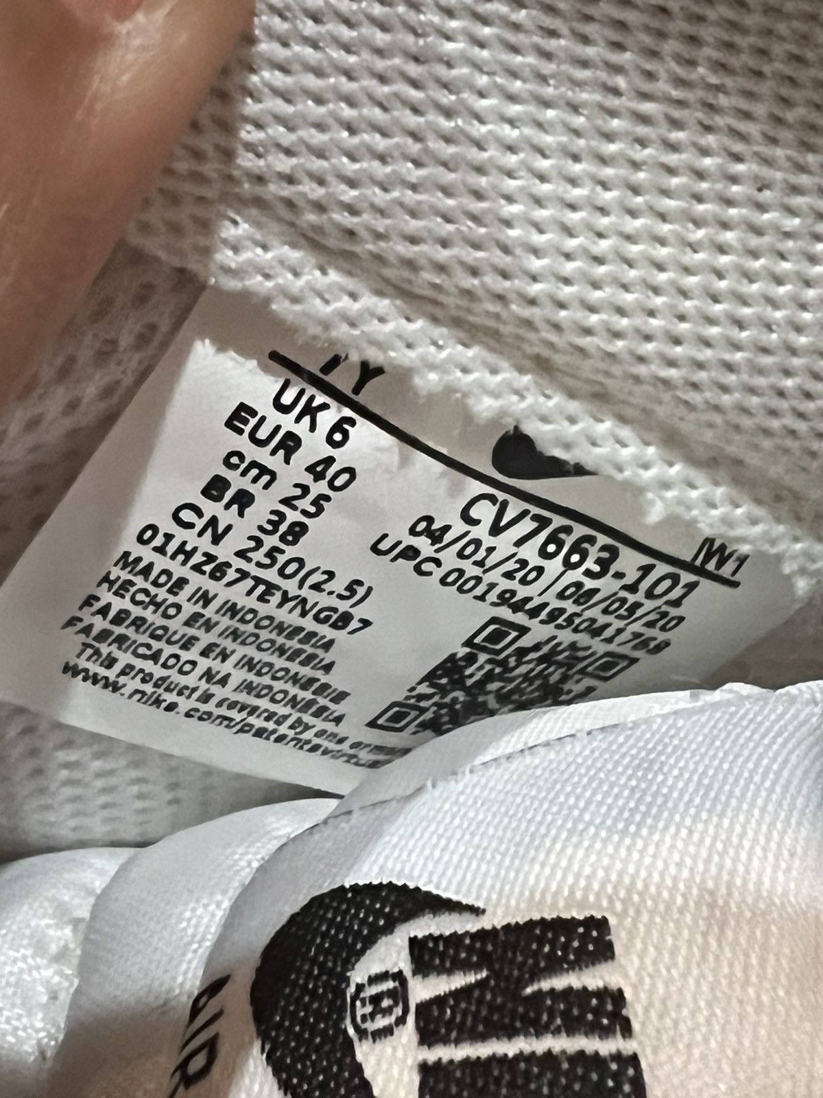 Nike shoes Size US 7 / EU 40 - 6 Thumbnail