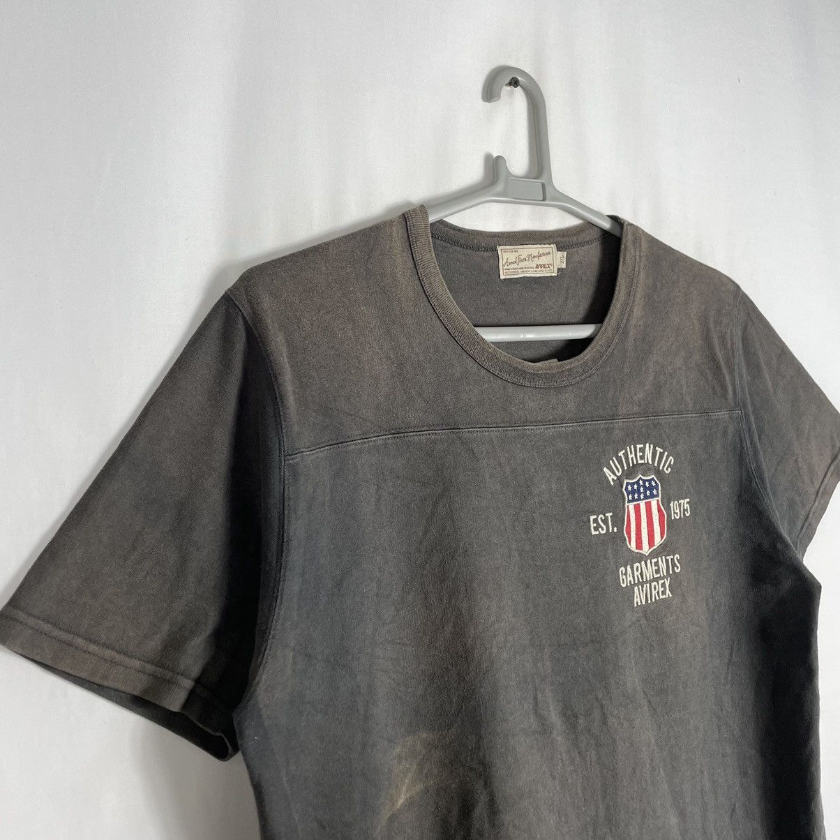 Avirex × Vintage 🔥Trash🔥Avirex Embroidered Big Logo Crash Sun Faded Tee Size US XL / EU 56 / 4 - 9 Thumbnail