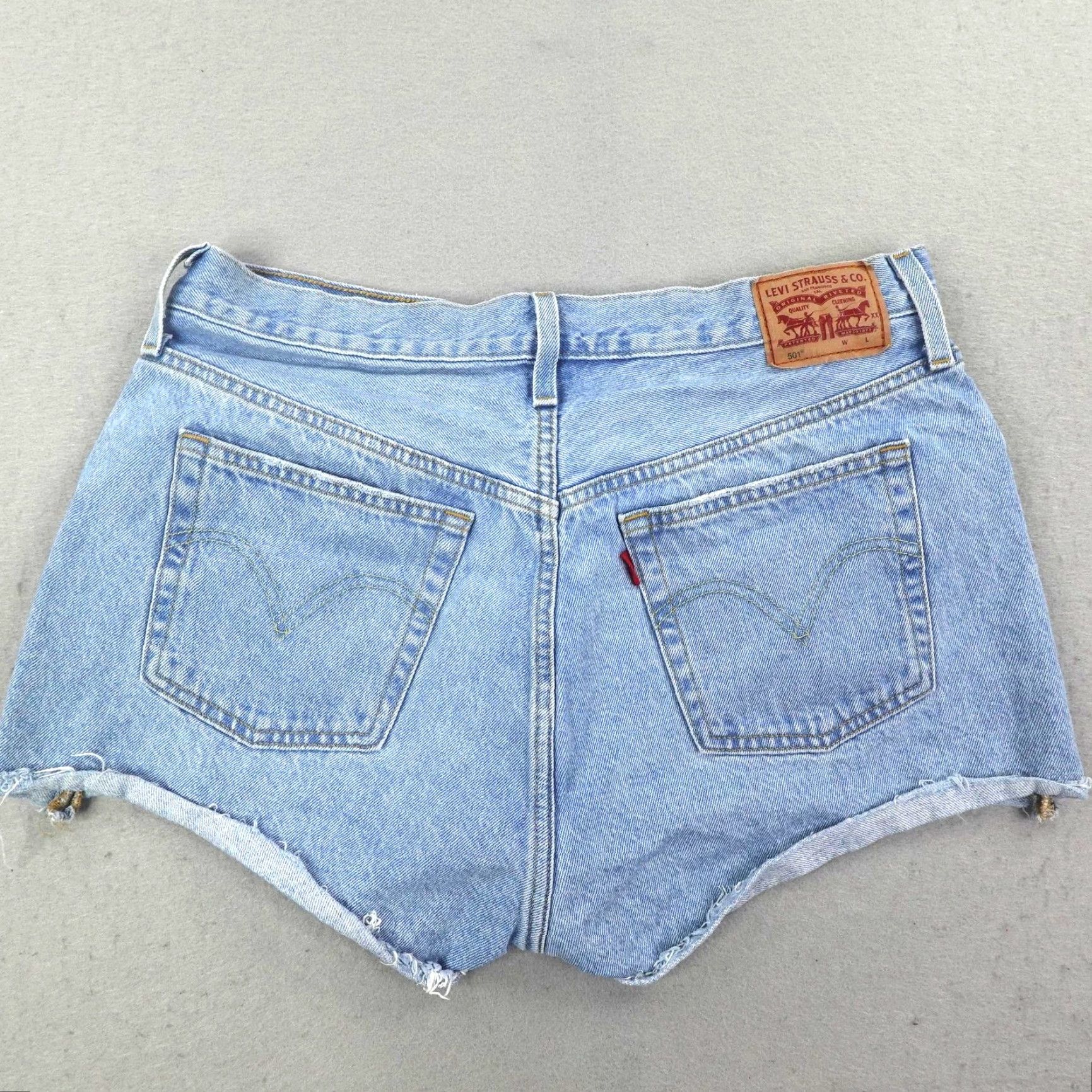 Levi's VINTAGE Levi's Shorts Womens 33 Denim Cutoff High Rise 501 Jean Style Raw Hem Blue Summer Festival Women Size 24" / US 00 / IT 34 - 4 Thumbnail