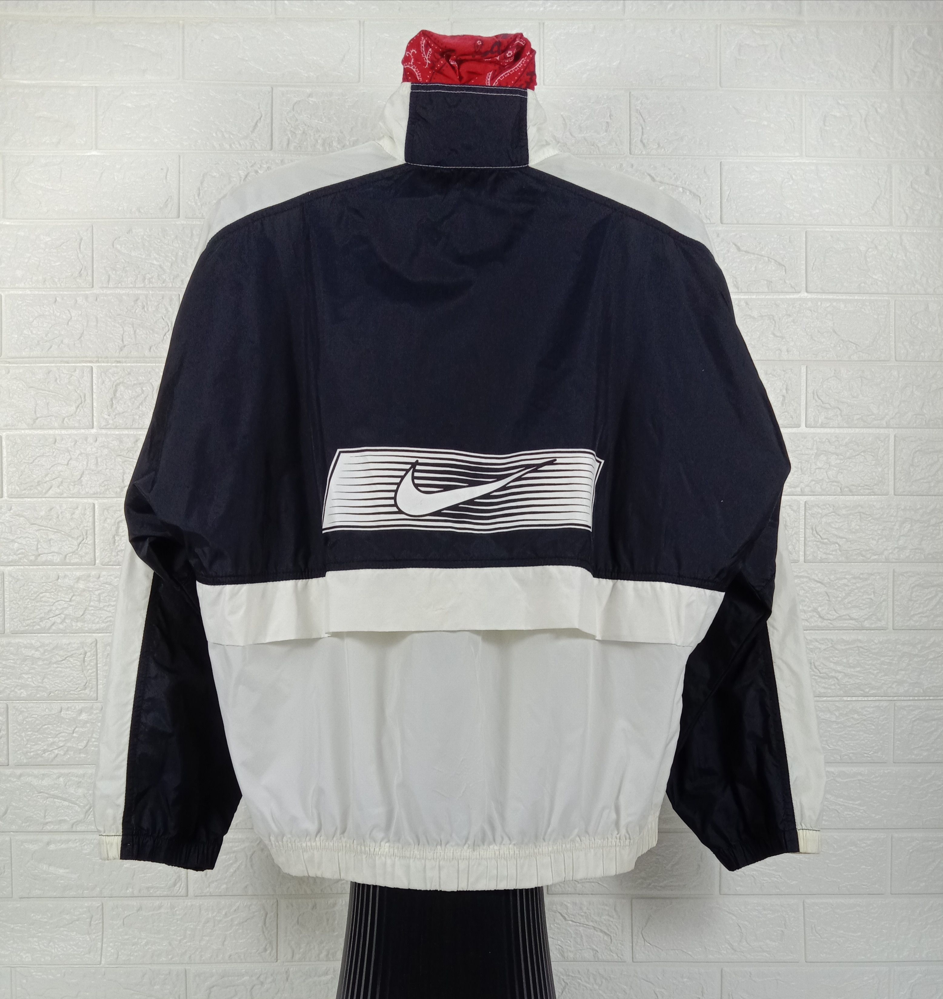Nike Vintage Nike Big Swoosh Windbreaker Size US L / EU 52-54 / 3 - 1 Thumbnail