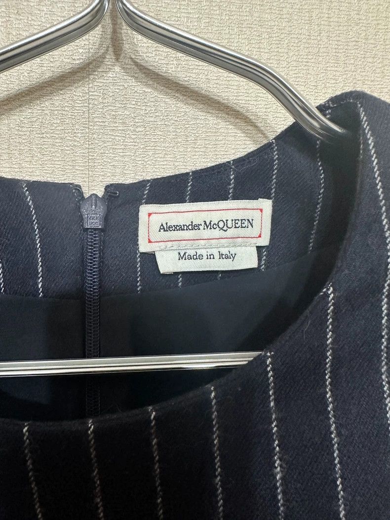 Alexander McQueen Alexander McQUEEN size 38 Vertical striped wool dress 2505 Size XS / US 0-2 / IT 36-38 - 3 Thumbnail