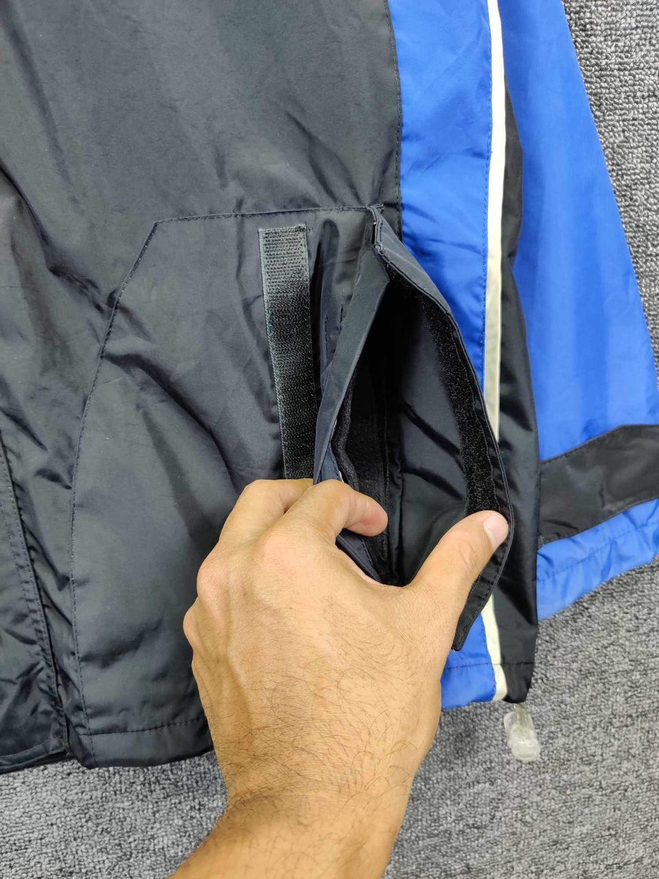Helly Hansen Vintage Helly Hansen Waterproof Windbreaker Jacket Size US M / EU 48-50 / 2 - 9 Thumbnail
