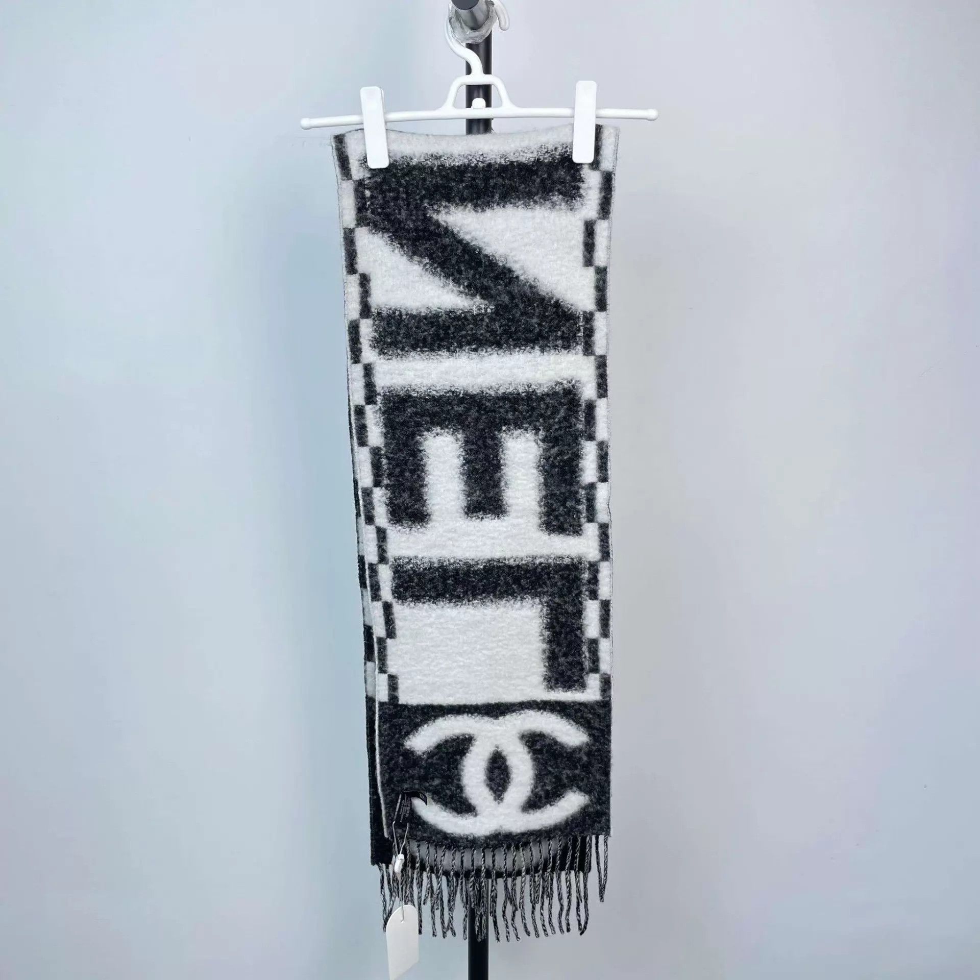 Chanel Chanel Large Logo Scarf 98 New Size ONE SIZE - 4 Thumbnail