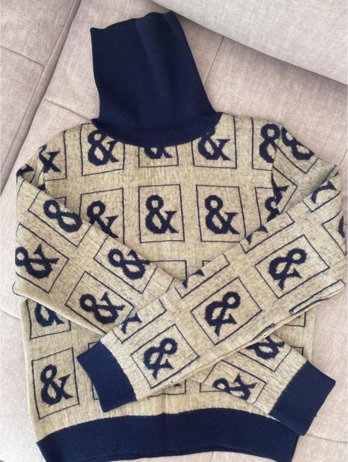 Dolce & Gabbana Vintage Dolce Gabbana Monogram Wool Turtleneck Sweater Size XS / US 0-2 / IT 36-38 - 1 Thumbnail