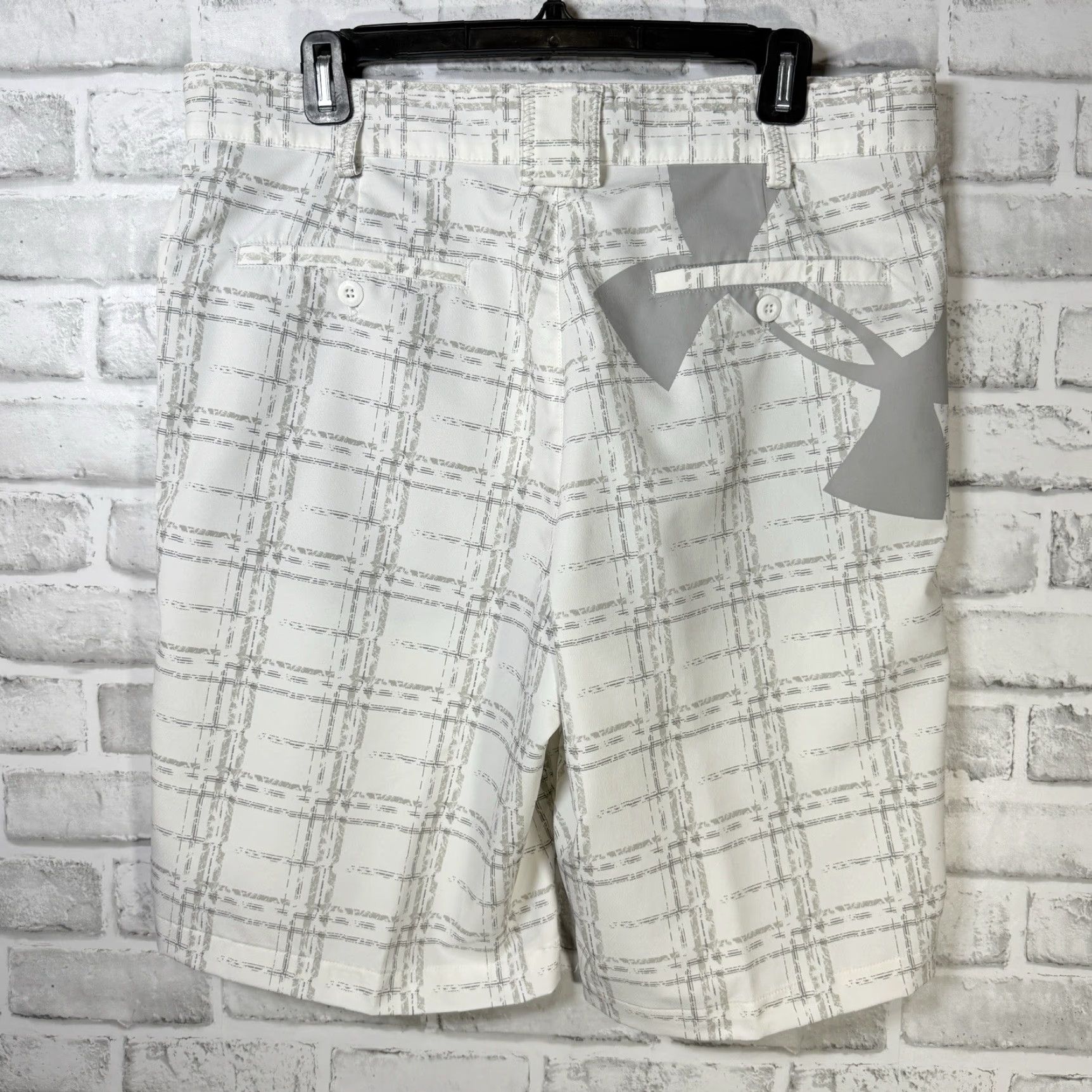 Under Armour Under Armour Shorts Mens Size 34 White Polyester Blend Athletic Casual Chino 34 Regular Mens Size US 34 / EU 50 - 5 Thumbnail