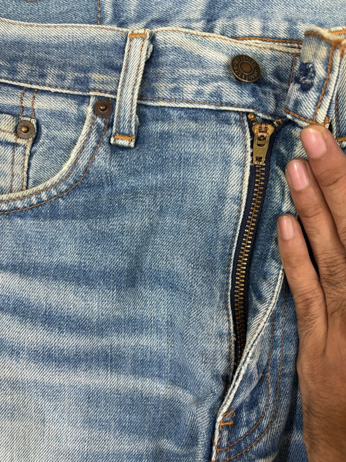 Levi's Vintage 90s Levis Light Wash Distressed Loose Jeans Size US 31 - 3 Thumbnail