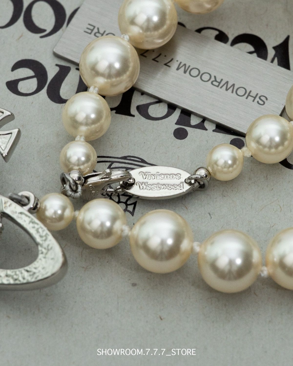 Vivienne Westwood Vivienne Westwood One-Row Pearl Bas Relief Choker Size ONE SIZE - 6 Thumbnail