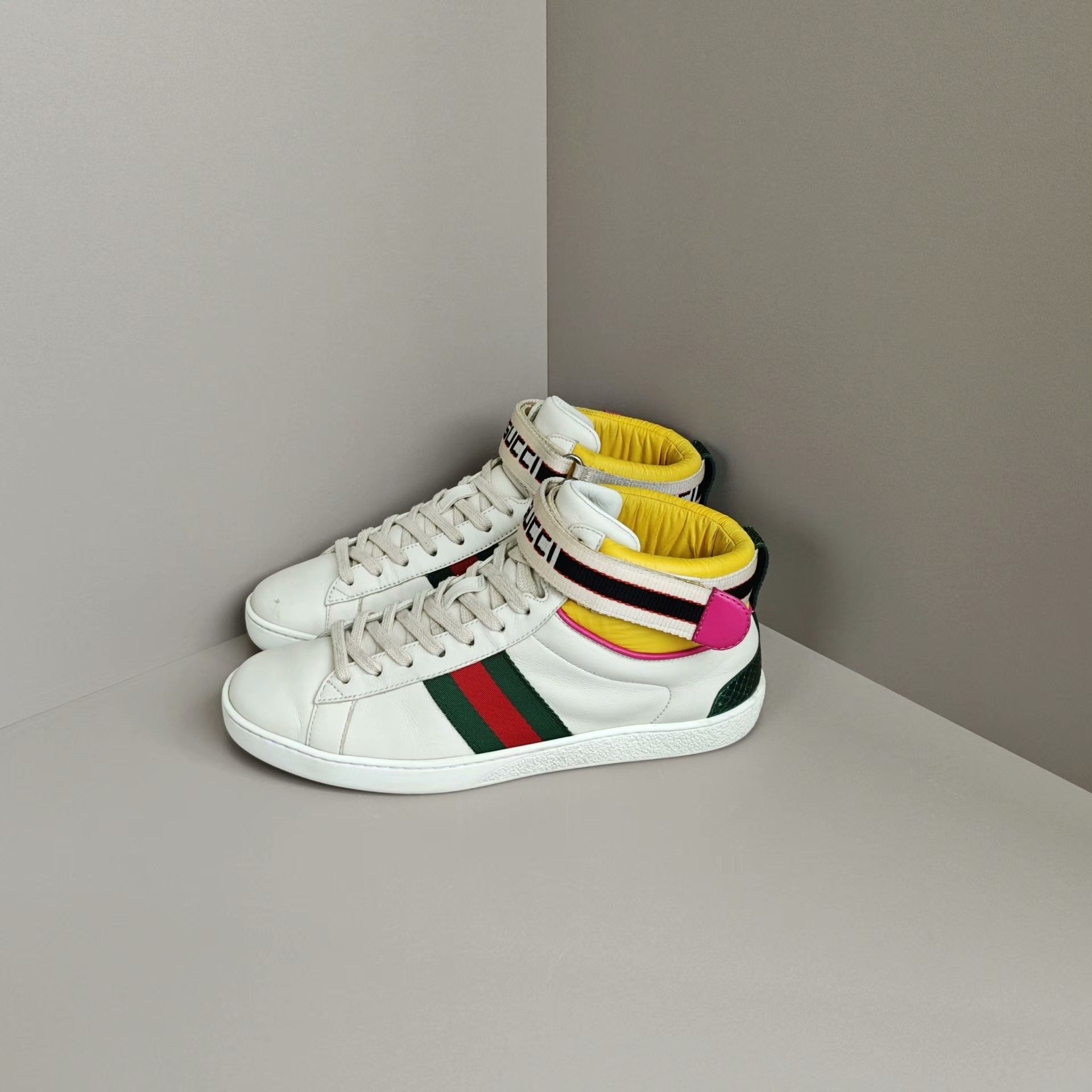 Gucci Gucci Lowtop Sneakers us_7 Women Size US 7 / IT 37 - 1 Thumbnail