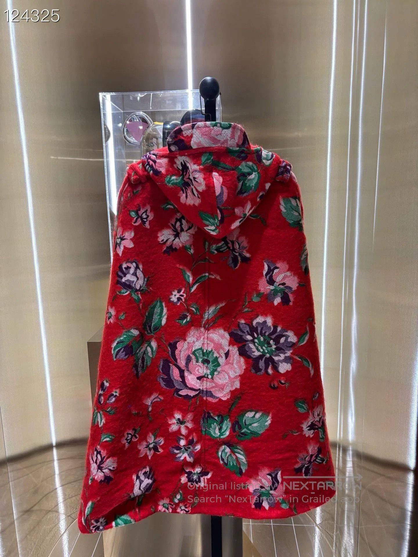 Gucci Gucci Red Floral Cape. Size M / US 6-8 / IT 42-44 - 2 Thumbnail