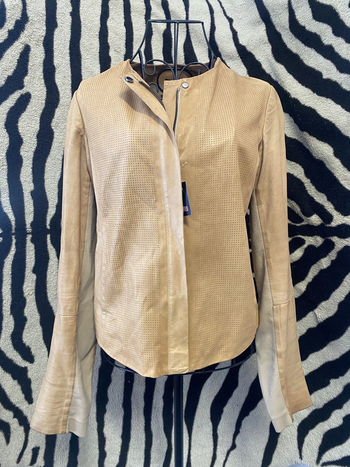 Vintage Vintage beige leather jacket Size S / US 4 / IT 40 - 1 Thumbnail