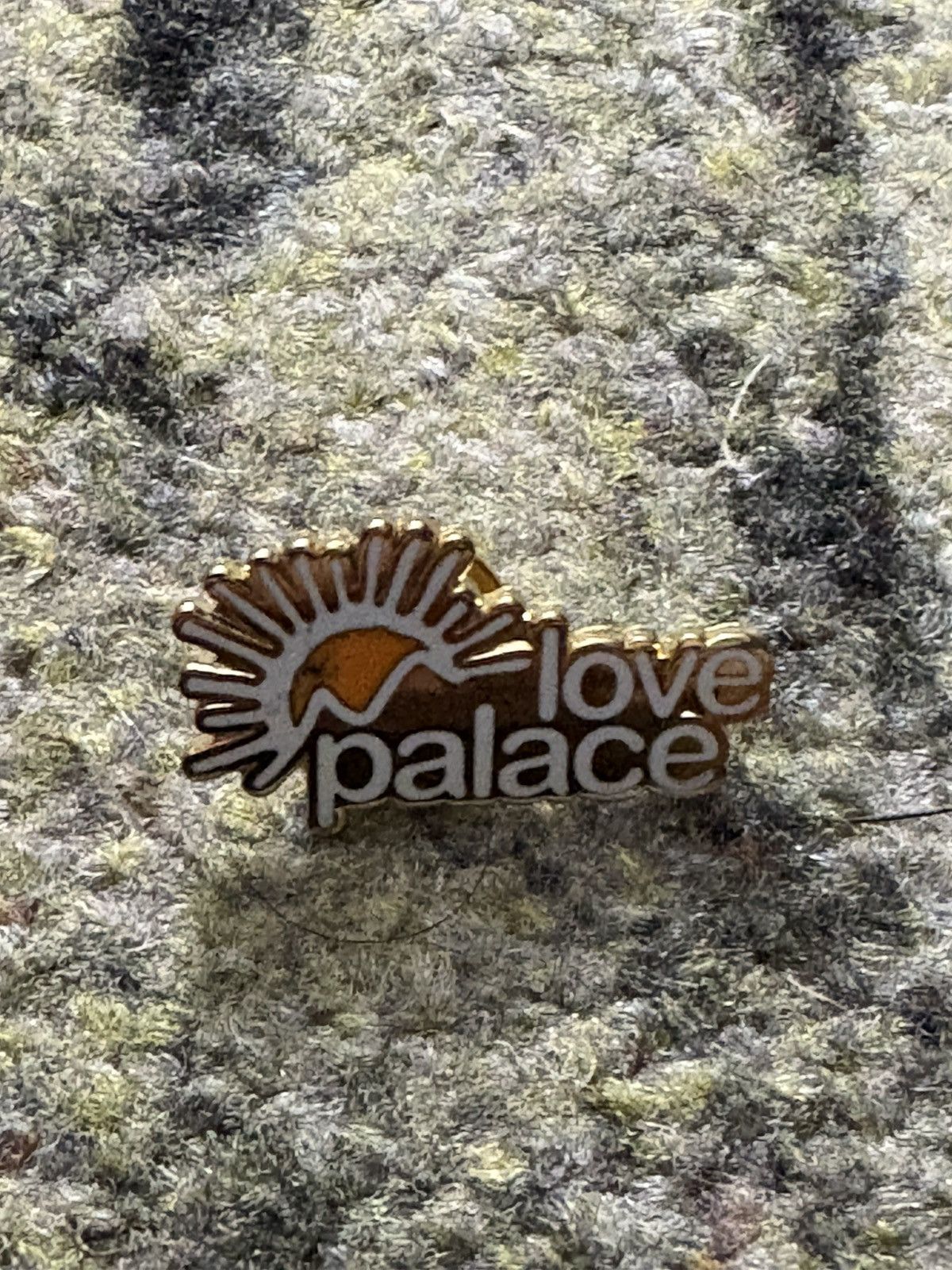 Palace Palace Love Palace Pin Size ONE SIZE - 2 Thumbnail