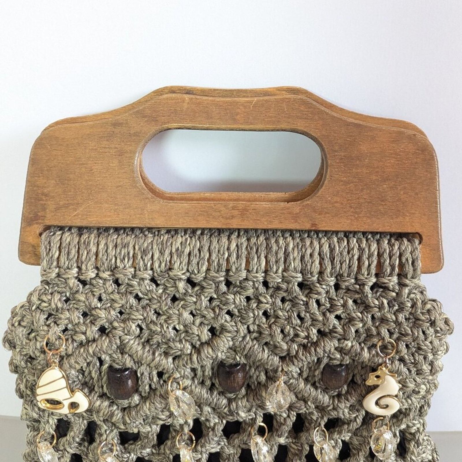 Vintage Vintage Taupe Macrame Bag Upcycled Jewelry Charms Shells Size ONE SIZE - 5 Thumbnail