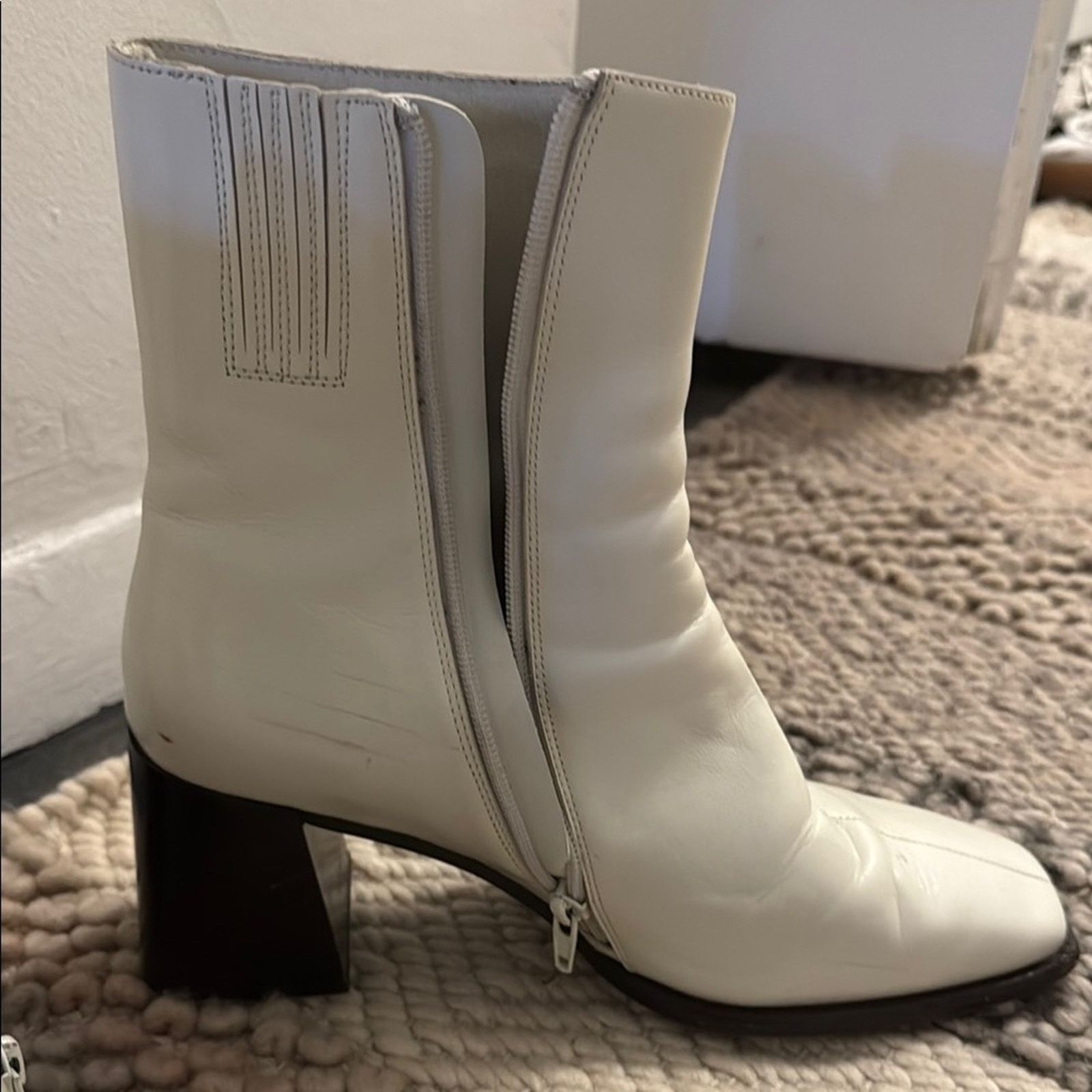 Jeffrey Campbell NWT Jeffrey Campbell White Ankle Boots Size 9 Size US 9 / IT 39 - 4 Thumbnail