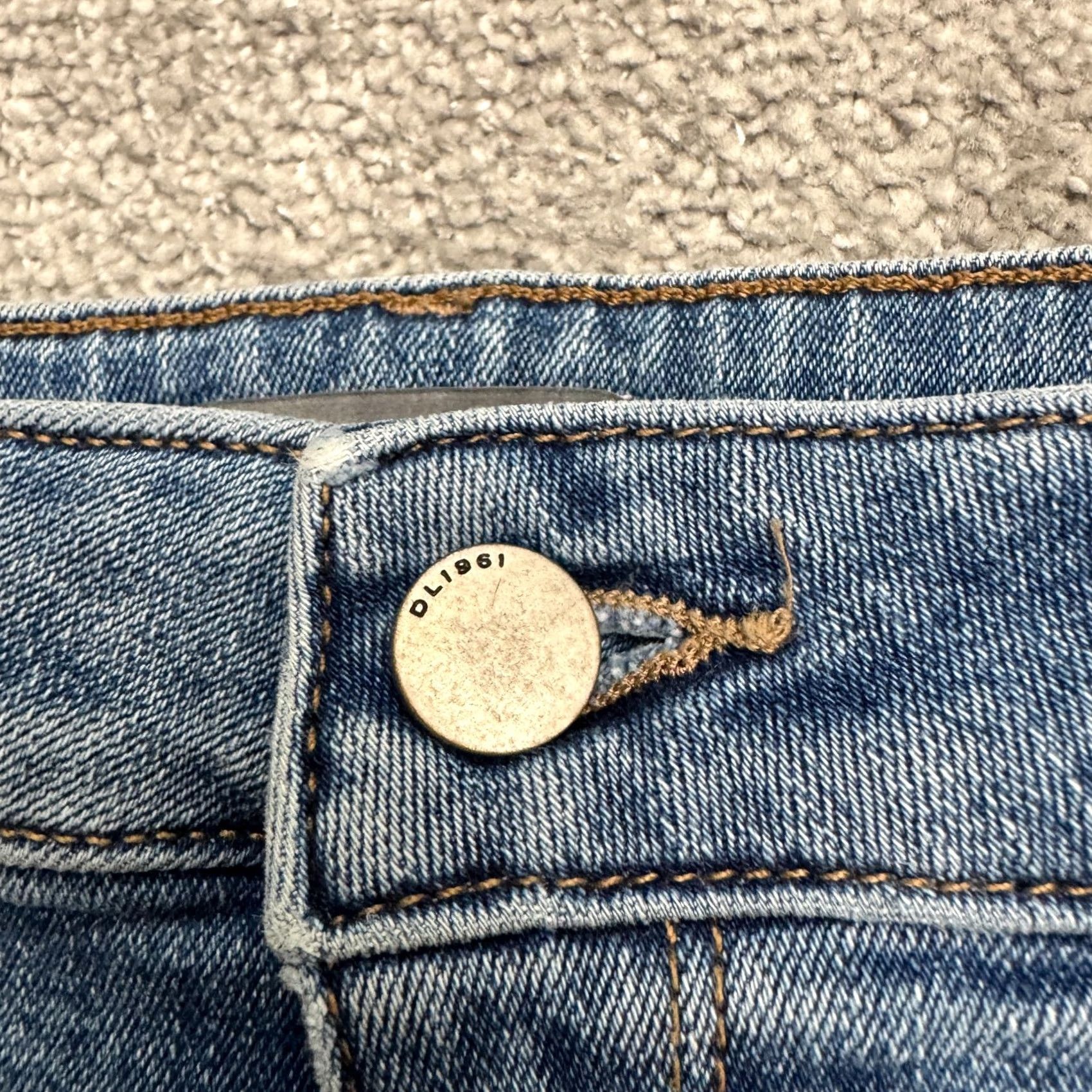 DL1961 DL1961 Emma Low Rise Skinny Hightower Distressed Denim Jeans Womens 25 Stretch Blue 5-Pocket Design Jeans Womens Boys Girls Mens Size 28" / US 6 / IT 42 - 4 Thumbnail