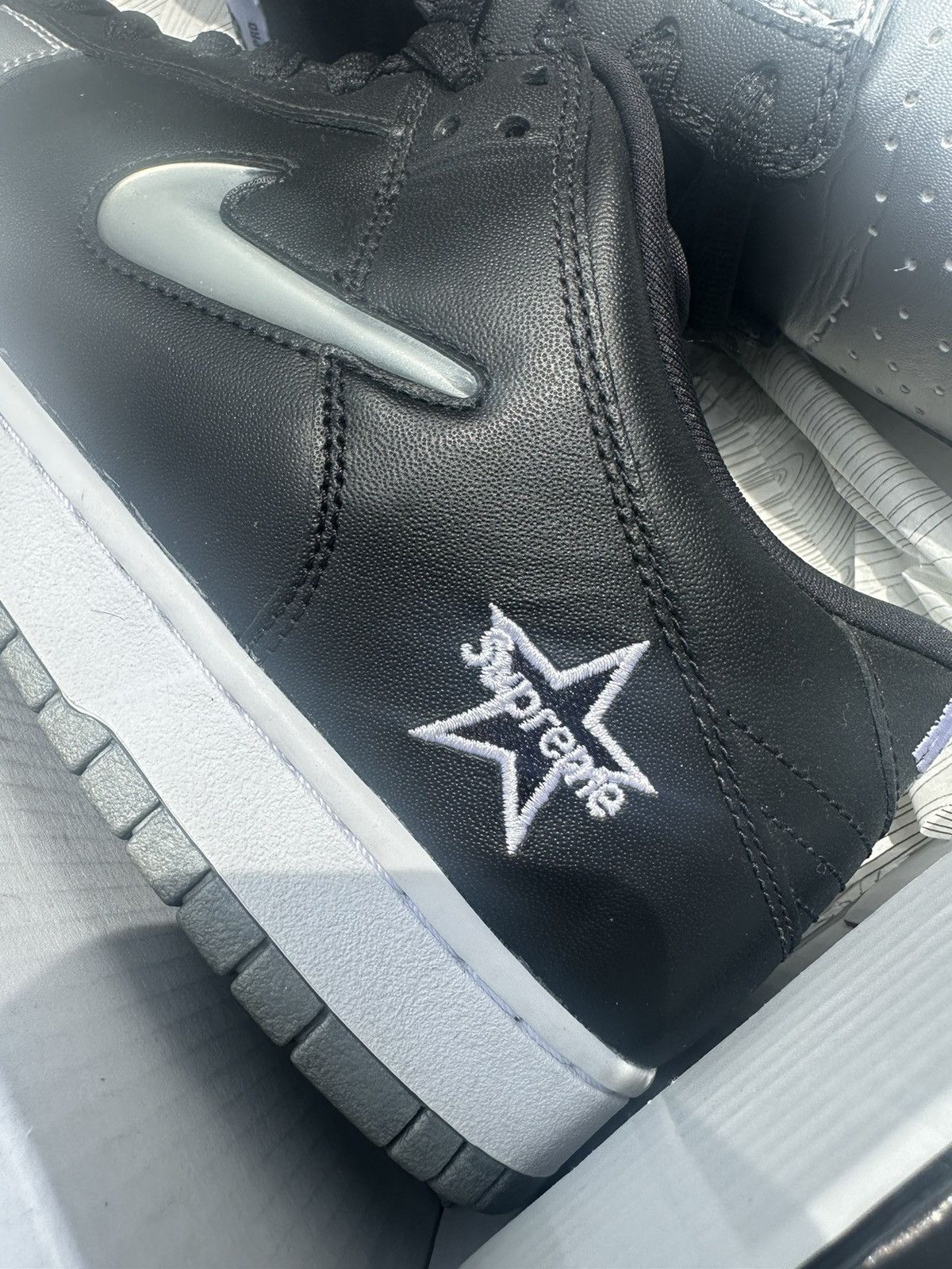 Nike × Supreme Brand new Nike x supreme dunks lows Size US 10.5 / EU 43-44 - 3 Thumbnail