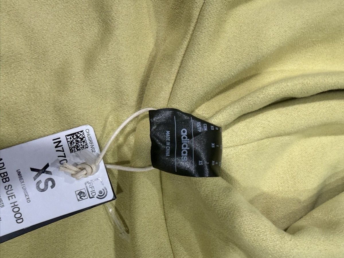 Adidas Adidas Basketball Logo Pullover Hoodie Yellow XS IN7706 Size US XS / EU 42 / 0 - 3 Thumbnail