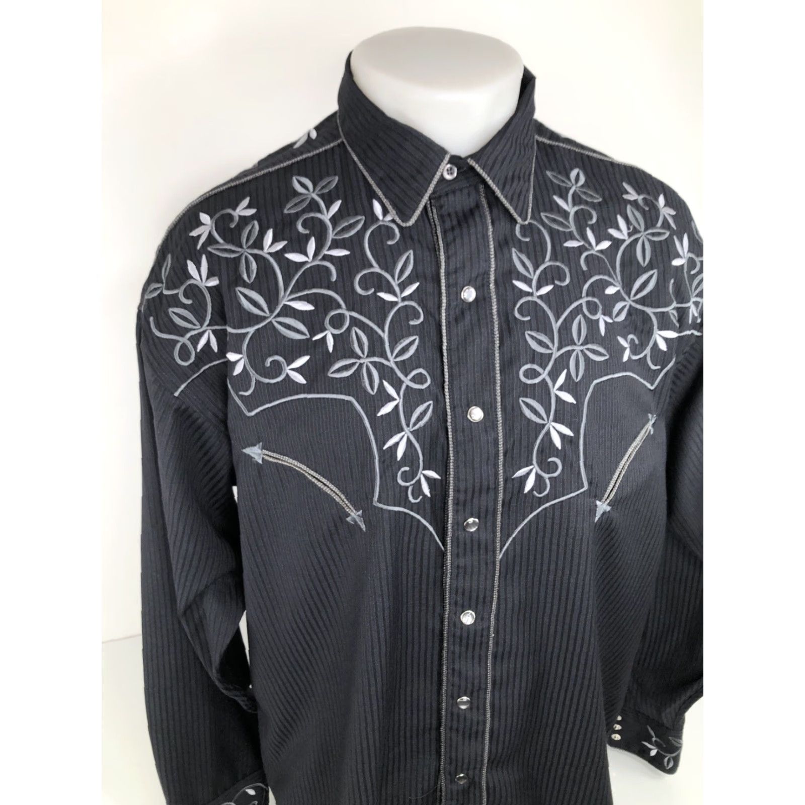 Vintage PANHANDLE SLIM / RETRO Embroidered Lg. Floral SNAP Western Shirt Mens Slimming Black / Silver XL? Size US L / EU 52-54 / 3 - 3 Thumbnail