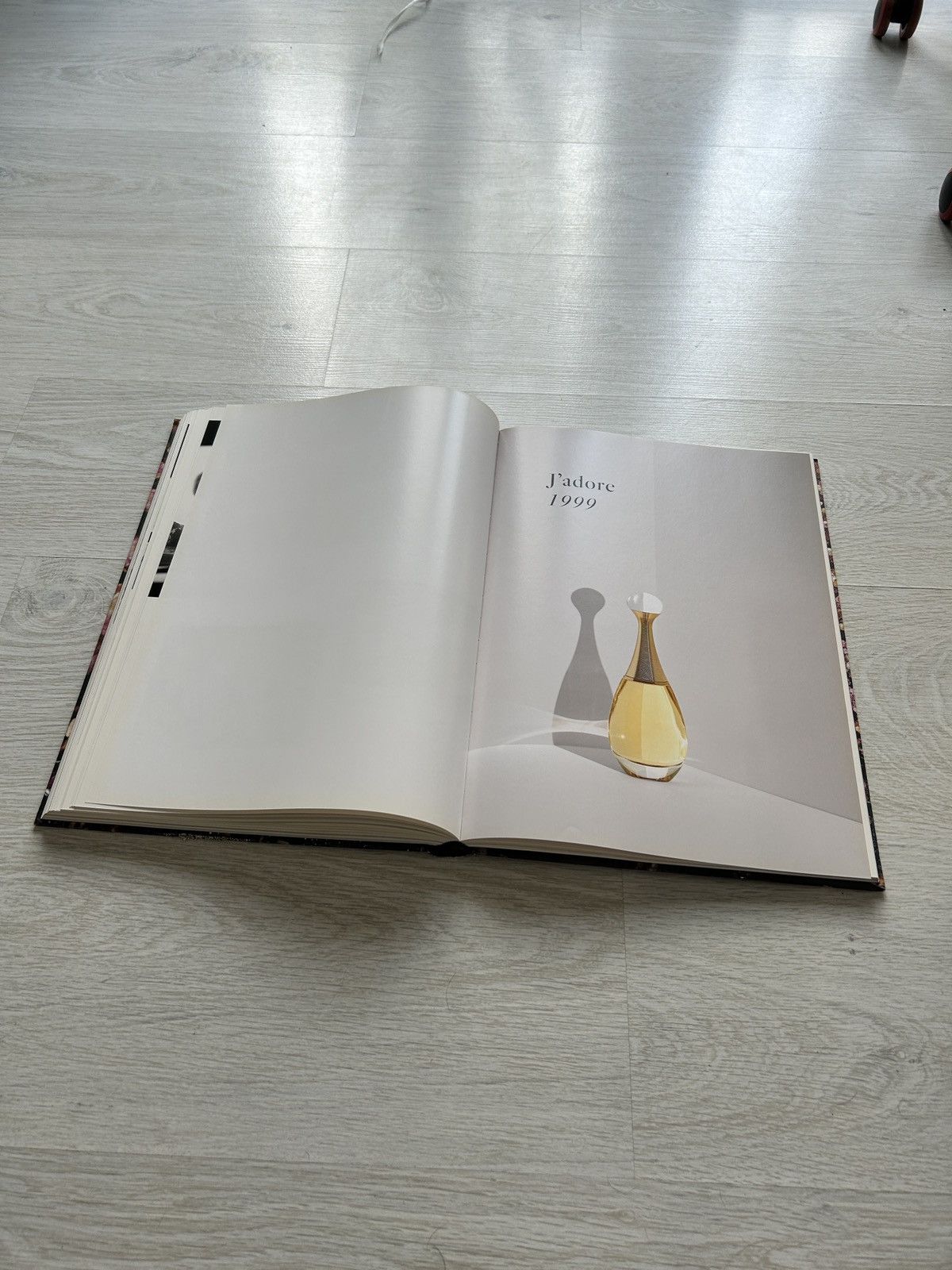 Dior Dior “The Perfumes” Book Size ONE SIZE - 15 Thumbnail