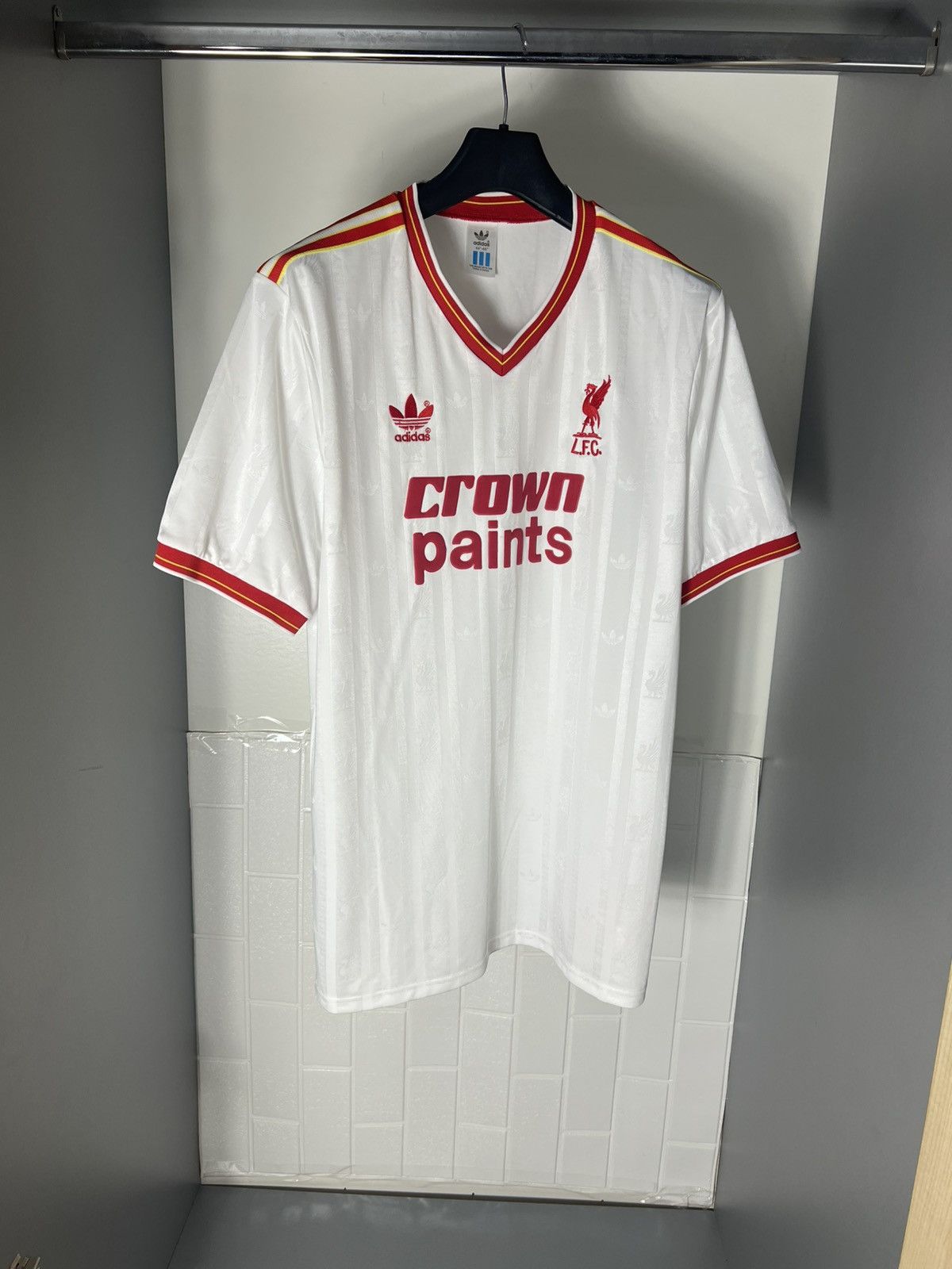 Vintage VERY RARE ADIDAS FC LIVERPOOL ENGLAND SOCCER JERSEY RETRO Size US M / EU 48-50 / 2 - 3 Thumbnail