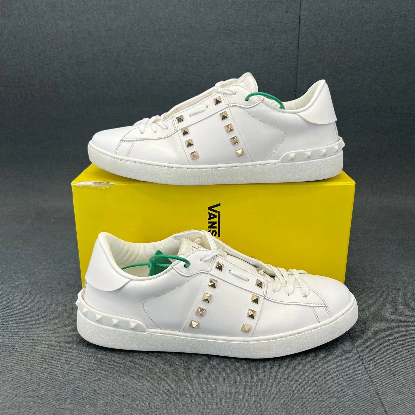 Valentino Valentino White Gold Rivet Low Top Sneakers 43.5 Like New Size US 10 / EU 43 - 3 Thumbnail