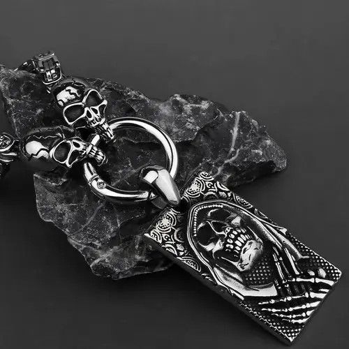 Other Carved Stereo Card Skull Necklace Size ONE SIZE - 3 Thumbnail