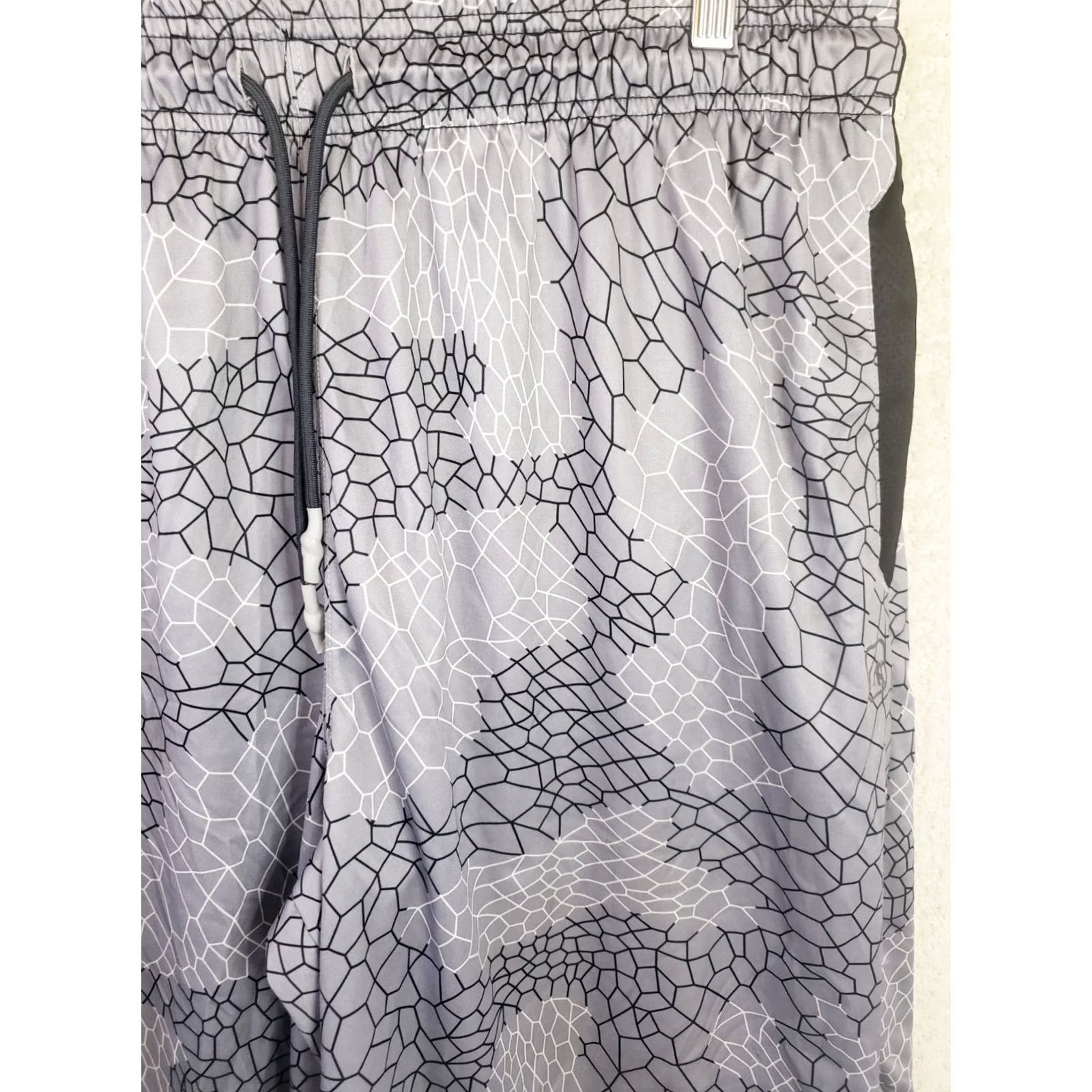 Vintage AND1 Mens Gray Drawstring Basketball Shorts XL Elephant Skin Camo Print & Black Size US 36 / EU 52 - 4 Thumbnail