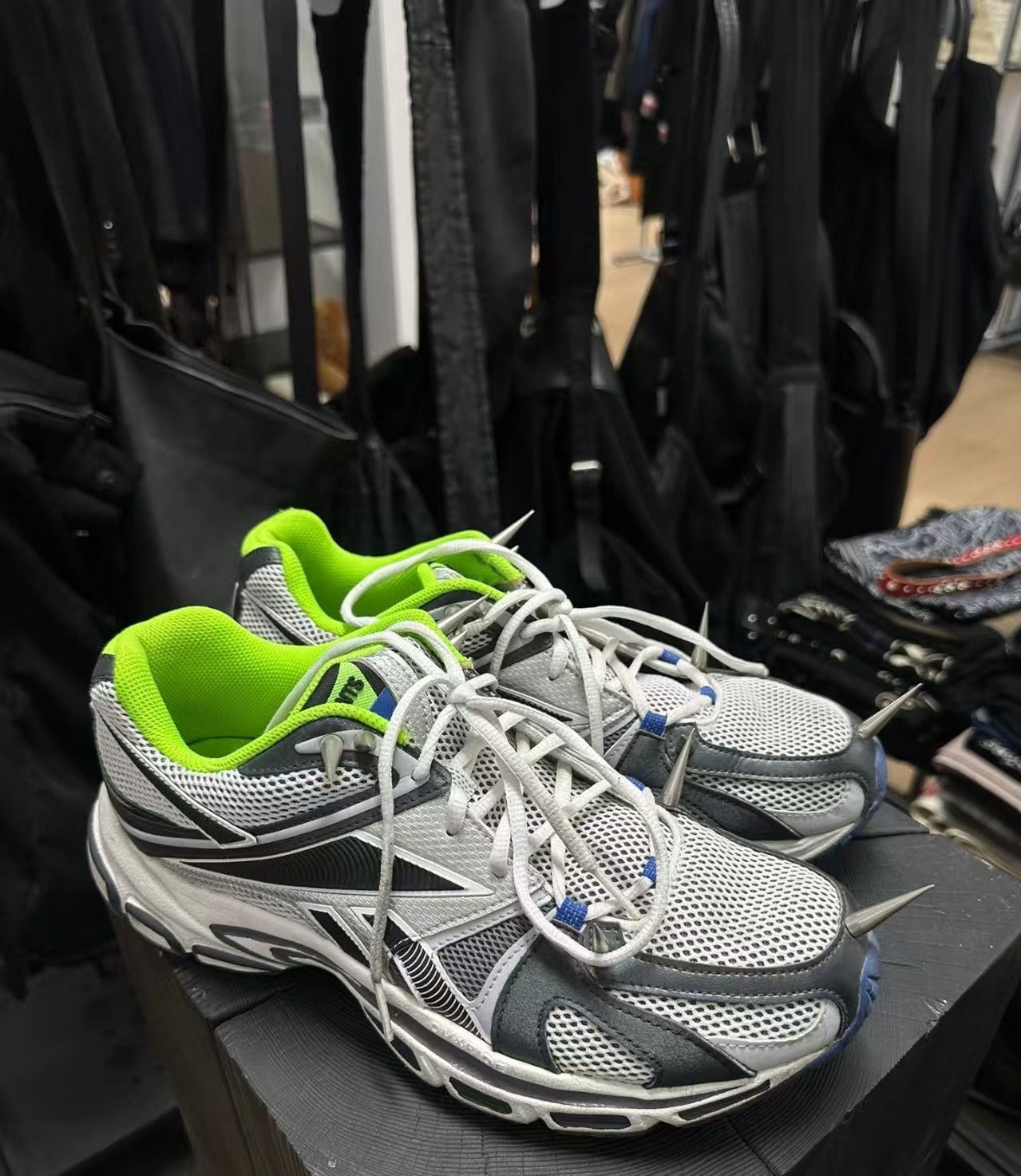 Vetements vetements x reebok silver dmx sneakers Size US 10 / EU 43 - 8 Thumbnail