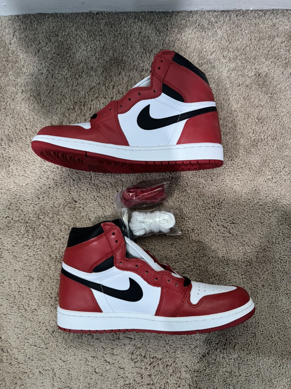 Jordan Brand Jordan 1 Chicago 2015 Size US 10 / EU 43 - 10 Thumbnail