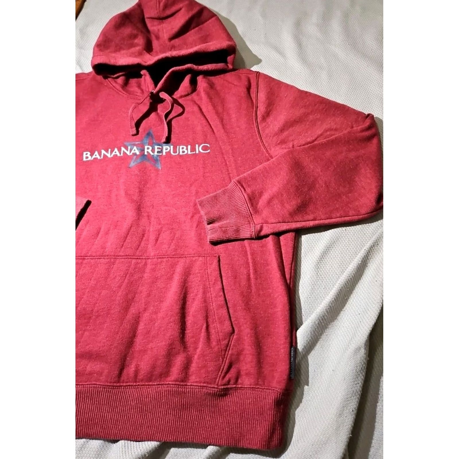 Banana Republic VINTAGE Banana Republic Hoodie Mens Large Red Logo Spell Out Graphic Pullover Star Shirt Size US L / EU 52-54 / 3 - 5 Thumbnail