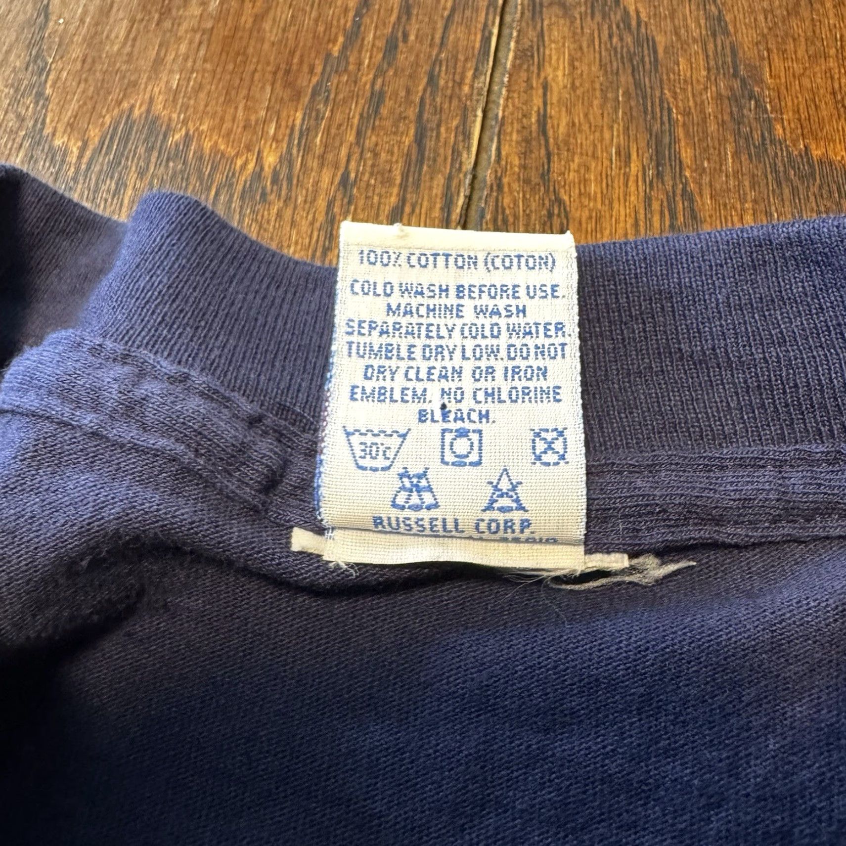Russell Athletic VINTAGE Russell Athletic T-Shirt BLUE Large 90s USA Made Short Sleeve Crew Neck Logo Graphic Print Mens | Russell Athletic | 90s Theme Size US L / EU 52-54 / 3 - 5 Thumbnail