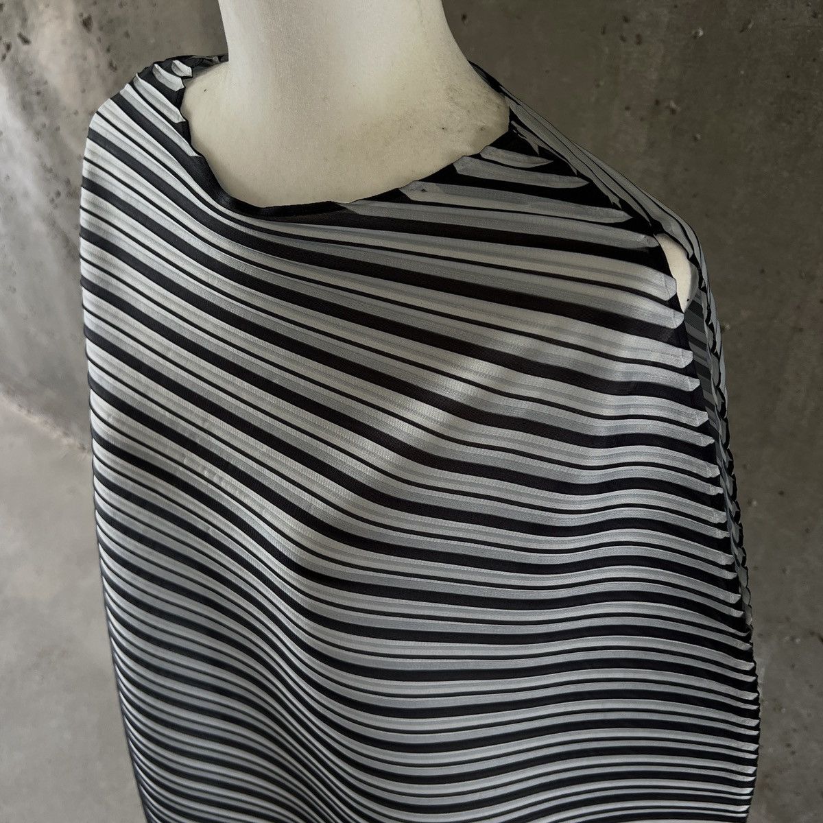 Pleats Please Issey Miyake Issey Miyake Pleats Please Balloon Tunic Size ONE SIZE - 7 Thumbnail