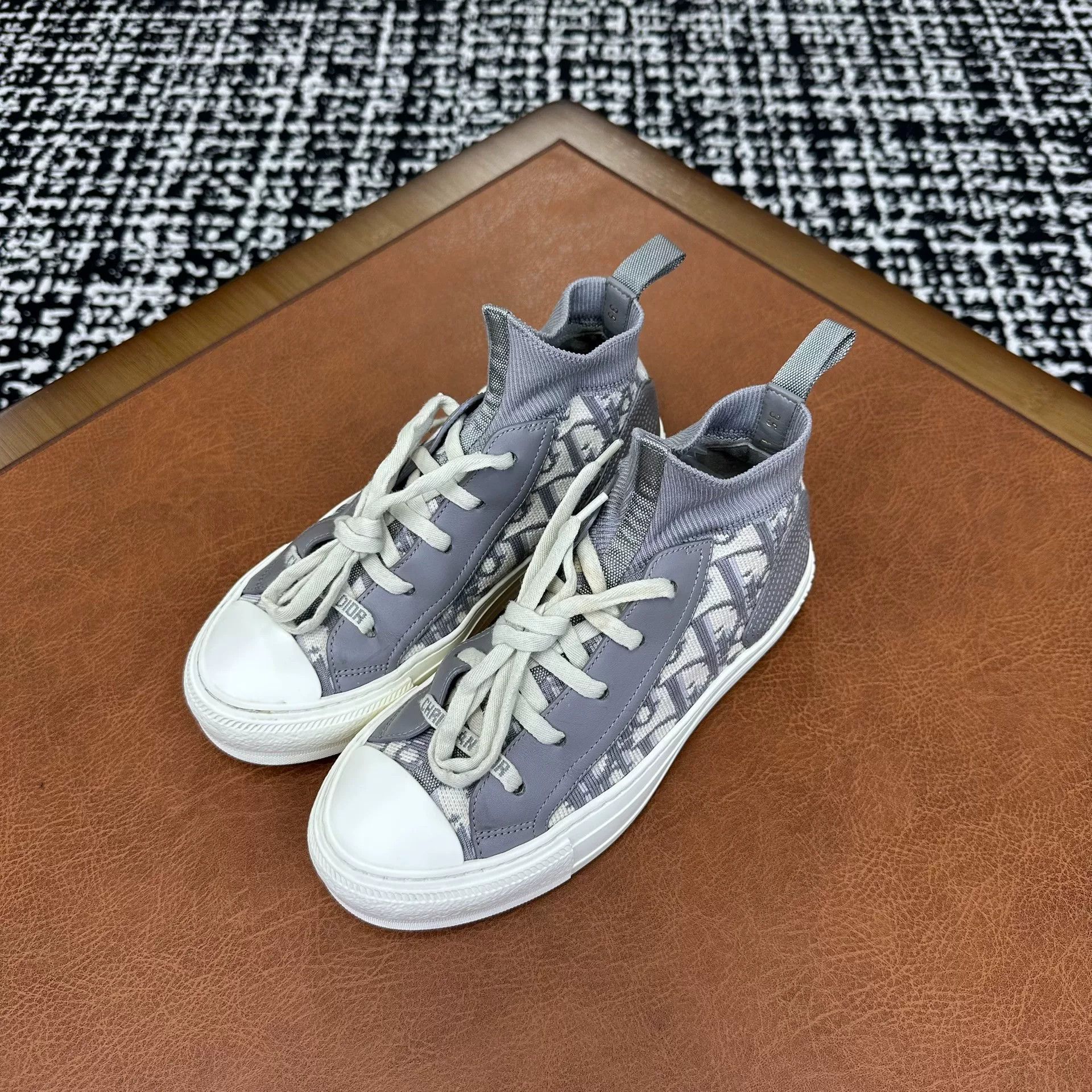 Dior Dior White Hitop Sneakers it_35 Women Size US 5 / IT 35 - 1 Thumbnail