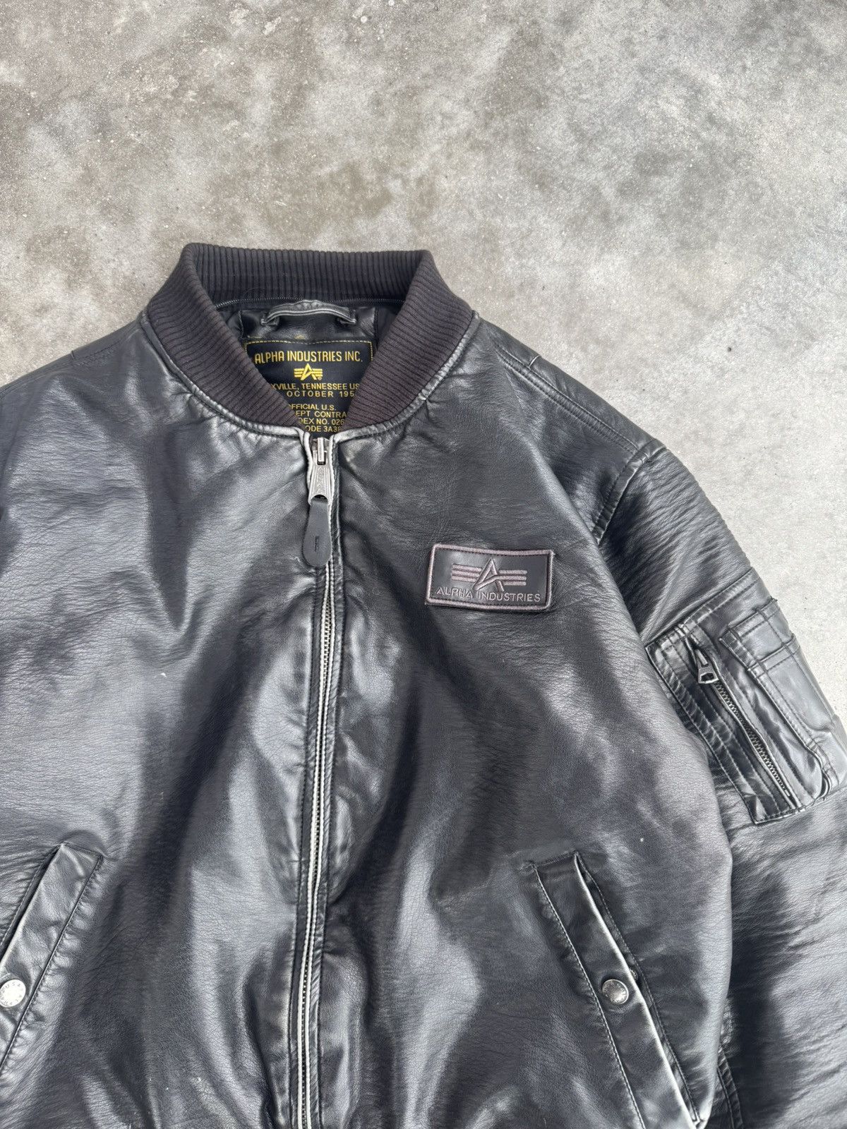 Alpha Industries Alpha Industries MA-1 Bomber Leather Jacket streetwear rare Size US L / EU 52-54 / 3 - 2 Thumbnail