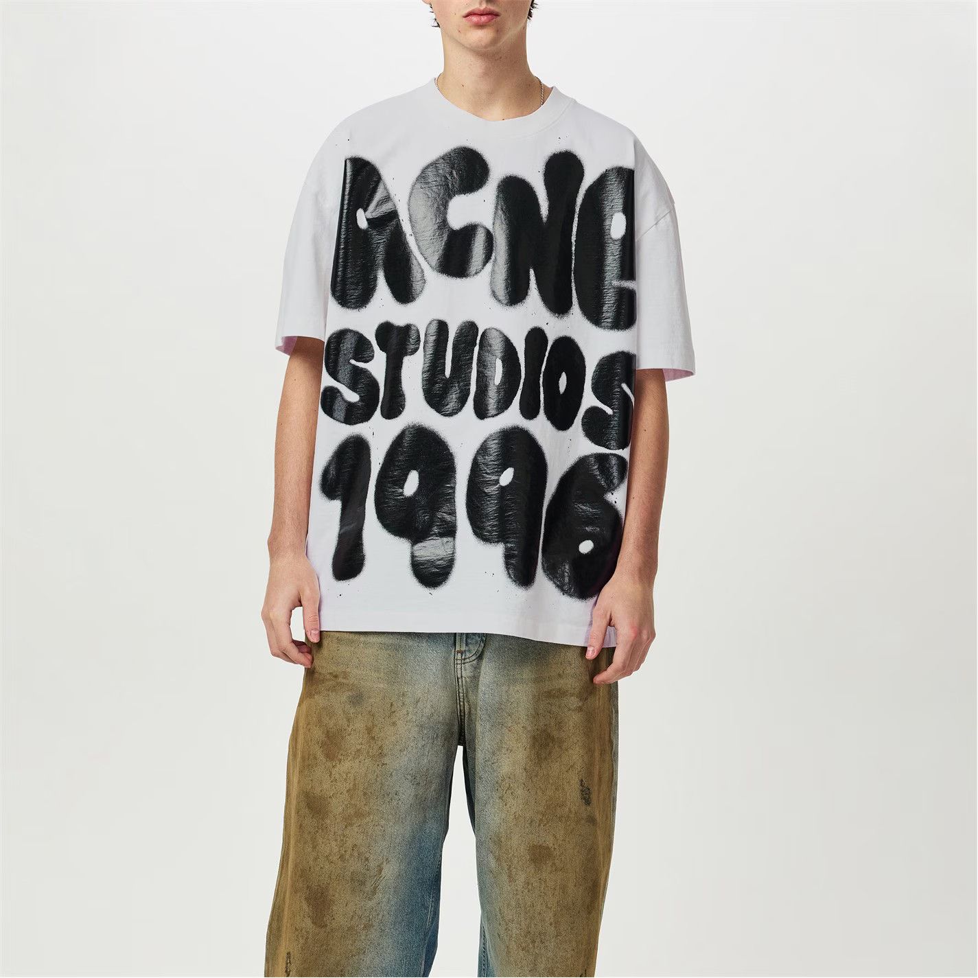 Acne Studios o1g2r1mq0825 Spray T-Shirt in White Size US XL / EU 56 / 4 - 1 Thumbnail