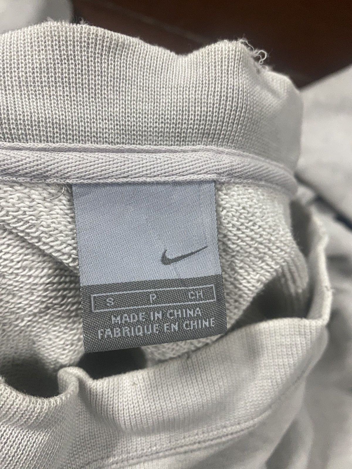 Nike VINTAGE NIKE block reproduction SWEATSHIRT distressed Size US S / EU 44-46 / 1 - 11 Thumbnail