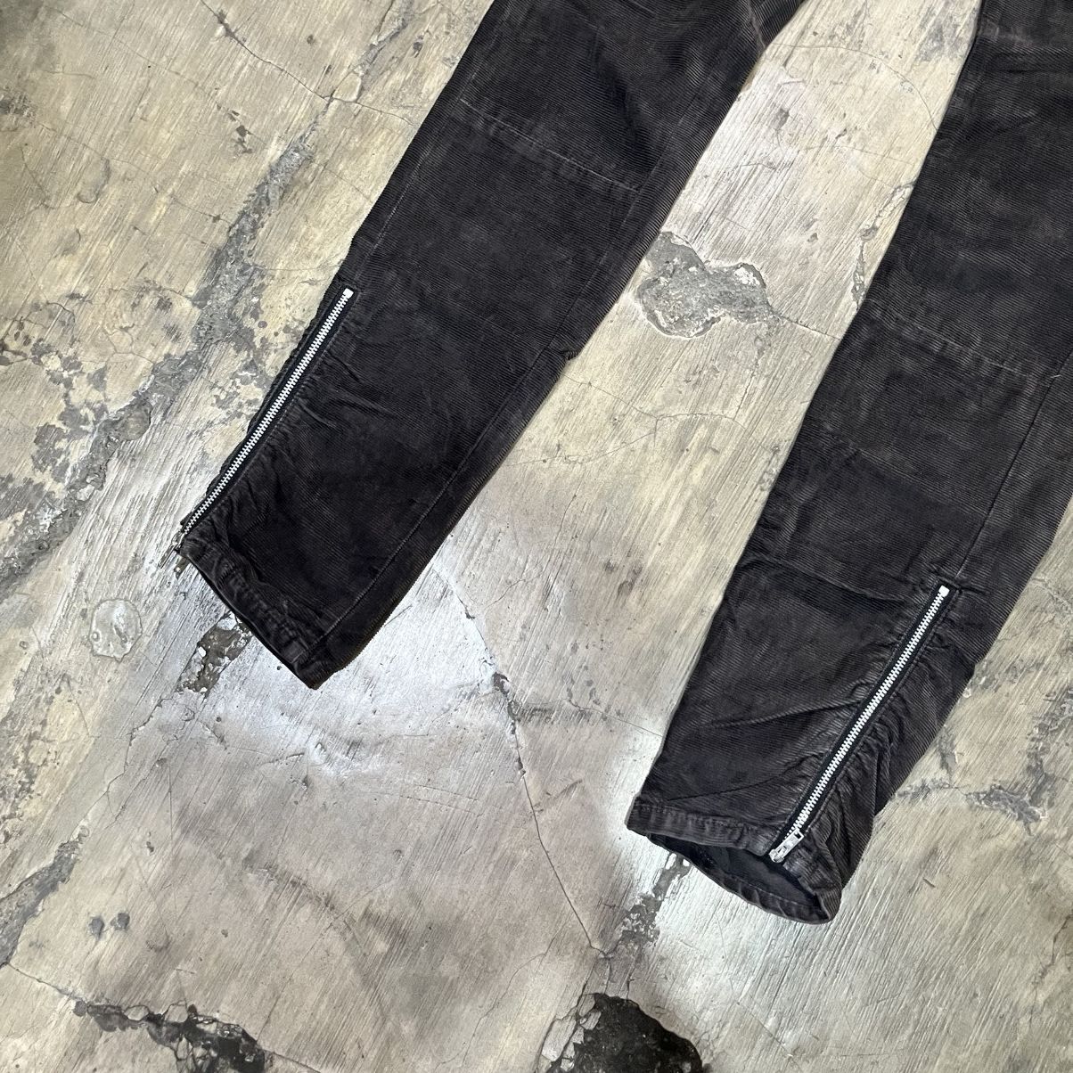 Undercover × Uniqlo UNIQLO x UNDERCOVER BLACK CORDUROY PANTS W/ ANKLE ZIPS Size US 29 - 3 Thumbnail