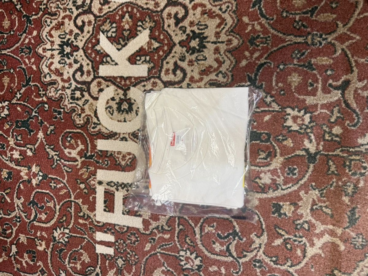 Supreme VINTAGE SUPREME FW17 Madonna and Child SERRANO TSHIRT TEE Size US L / EU 52-54 / 3 - 3 Thumbnail