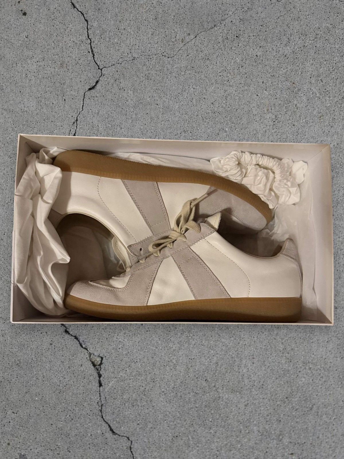 Maison Margiela Maison Margiela Gat White Size US 9 / EU 42 - 1 Thumbnail