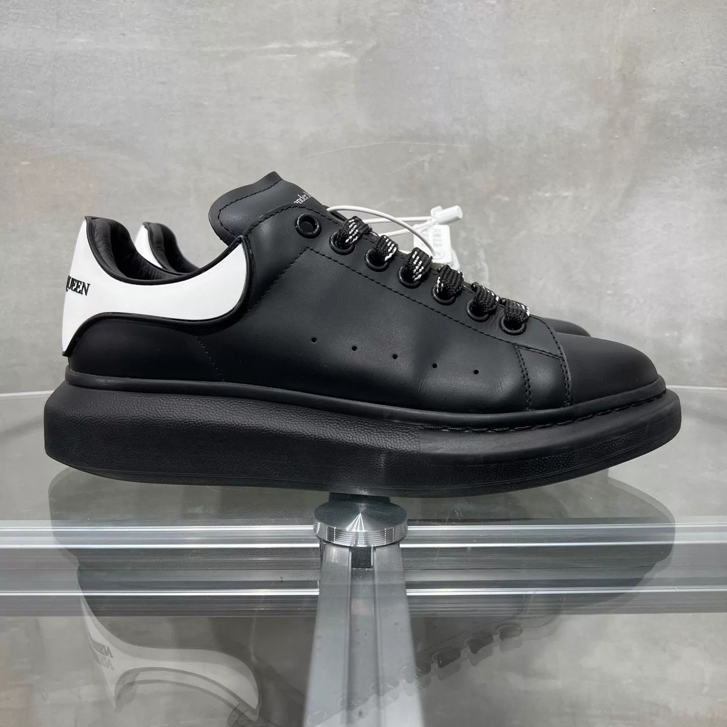 Alexander McQueen Alexander McQueen Black & White Sneakers Size 41 Size US 8 / EU 41 - 4 Thumbnail