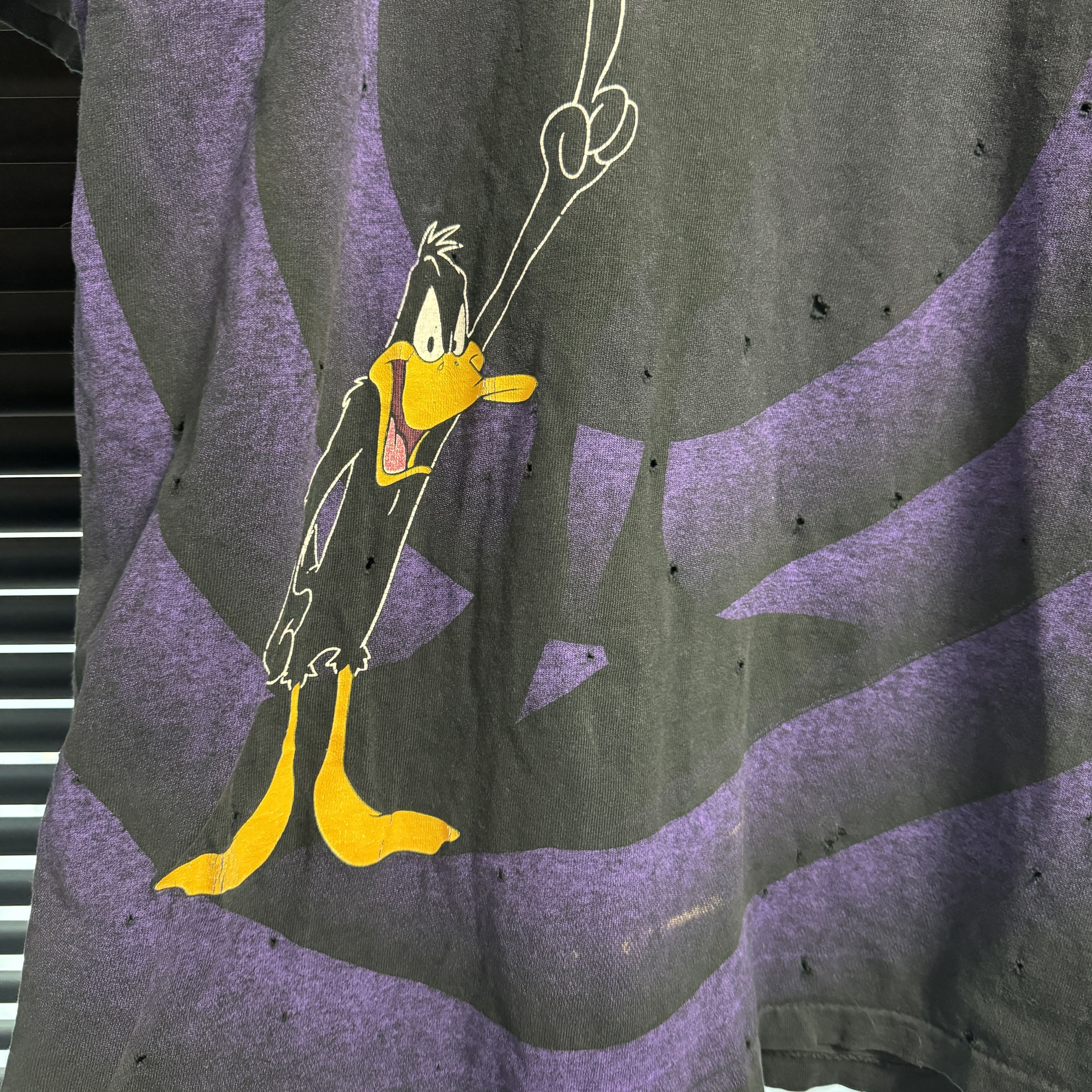 Vintage Vintage 90s Daffy Duck Shadow Tee Size US L / EU 52-54 / 3 - 9 Thumbnail