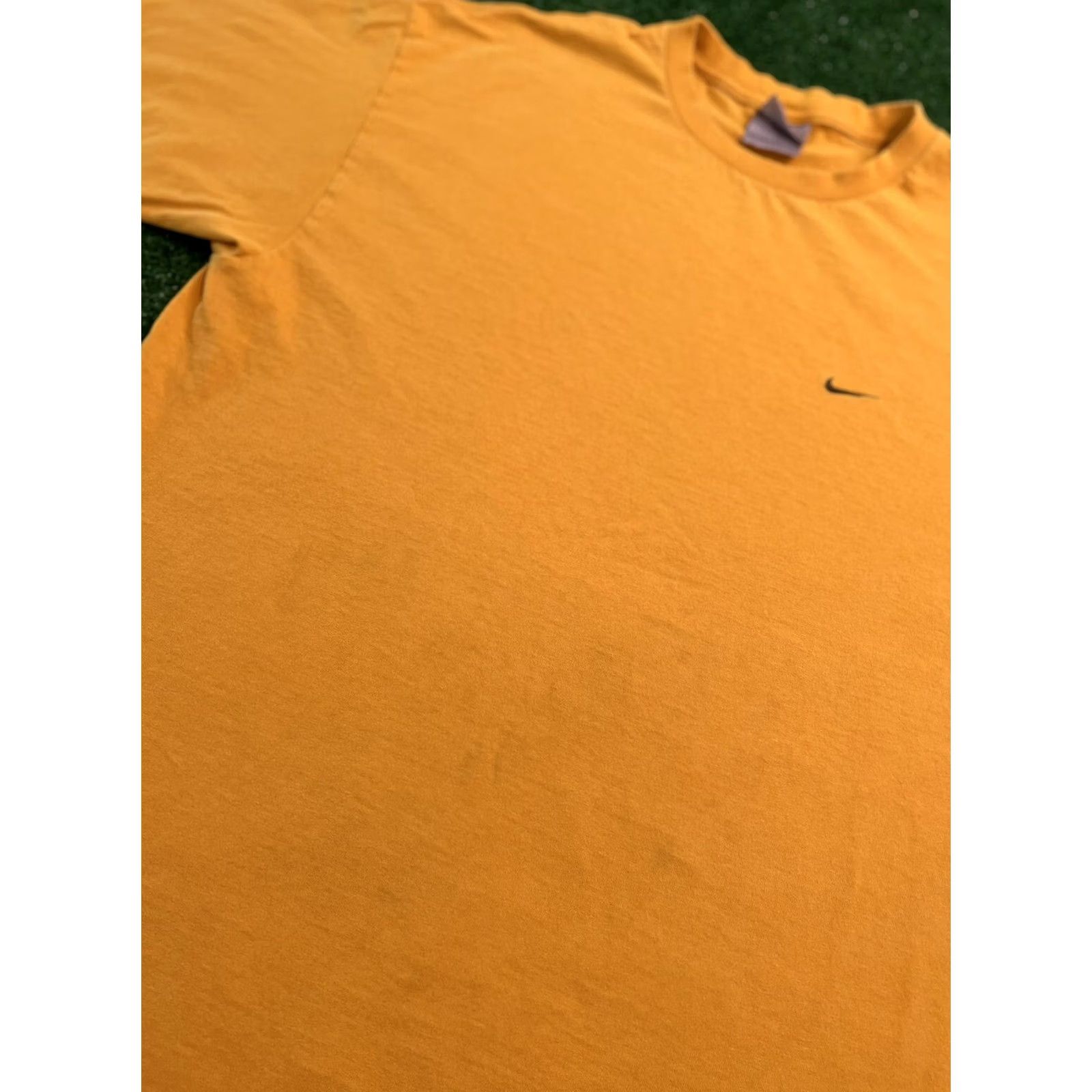 Nike VINTAGE Nike Essential Embroidered Classic T-Shirt Men Large Yellow Olive Swoosh L Size US L / EU 52-54 / 3 - 4 Thumbnail