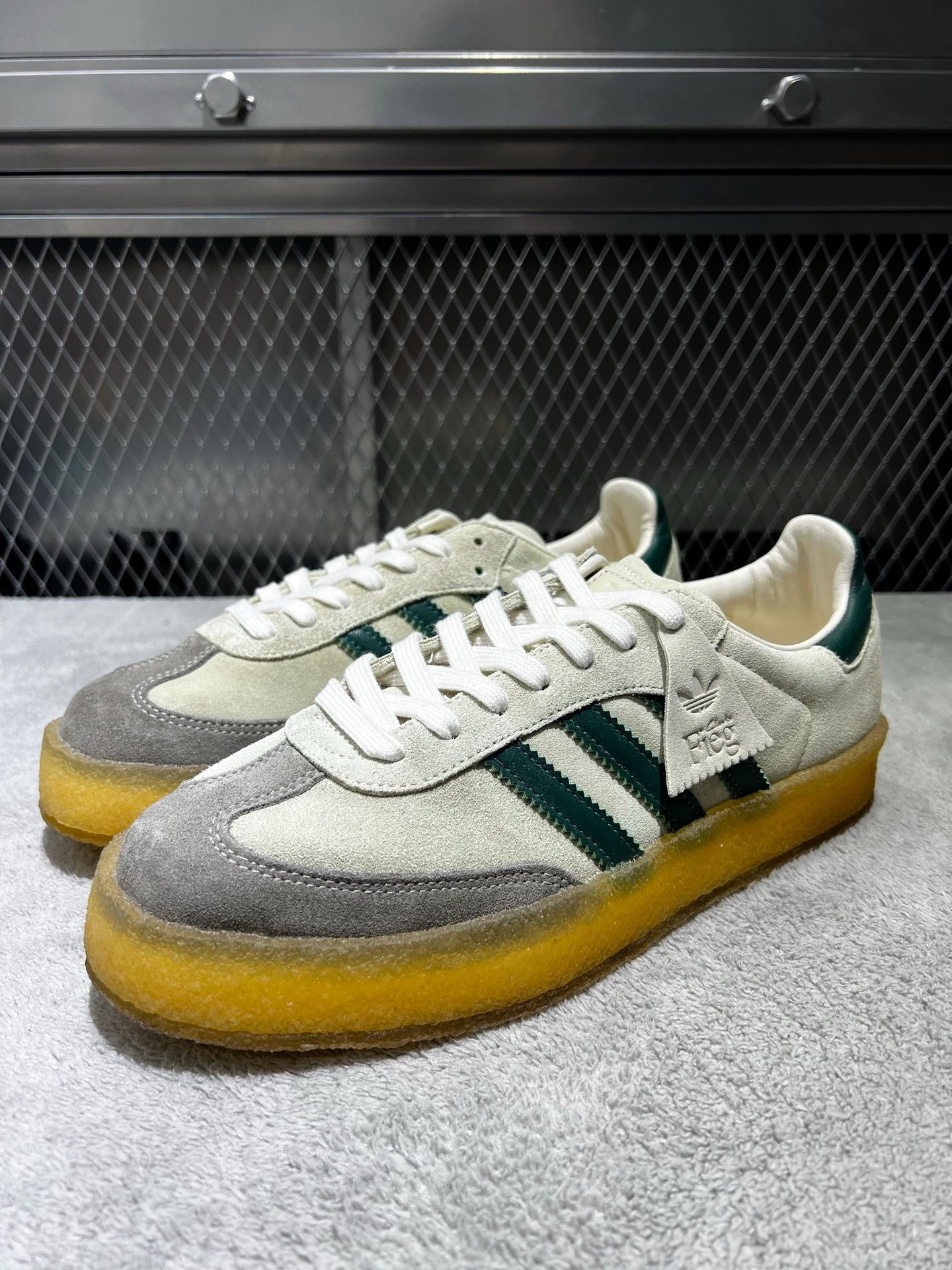 Adidas Adidas Green Lowtop Sneakers 43 Men Size US 10 / EU 43 - 1 Thumbnail