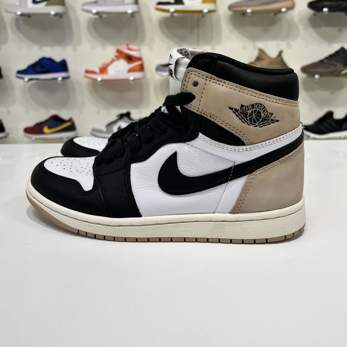 Nike Air Jordan 1 Retro High OG Latte (W) Size US 6.5 / IT 36.5 - 3 Thumbnail