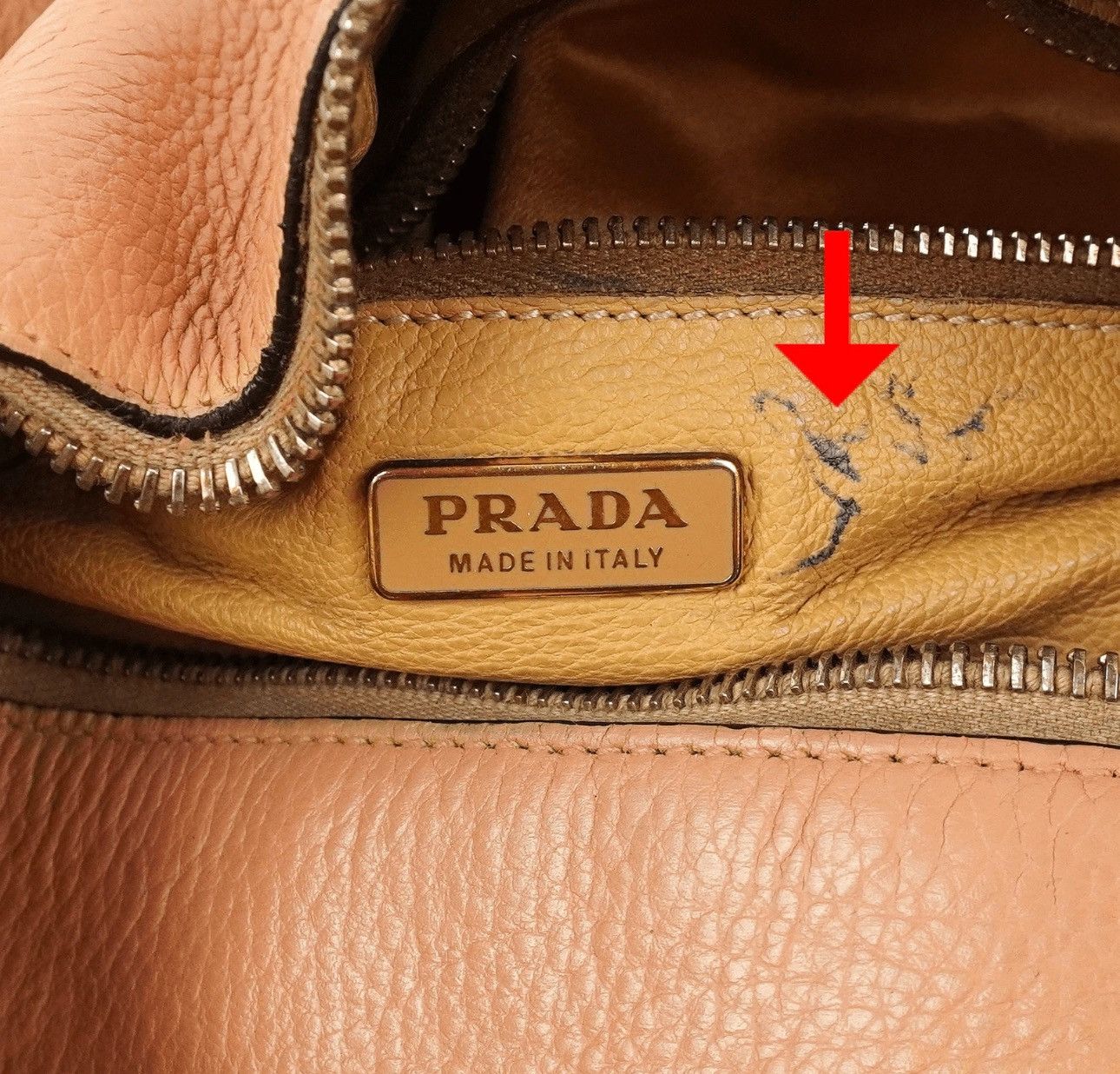Prada Prada Vitello Daino Gold-Tone Padlock Leather Shoulder Bag Size ONE SIZE - 10 Thumbnail
